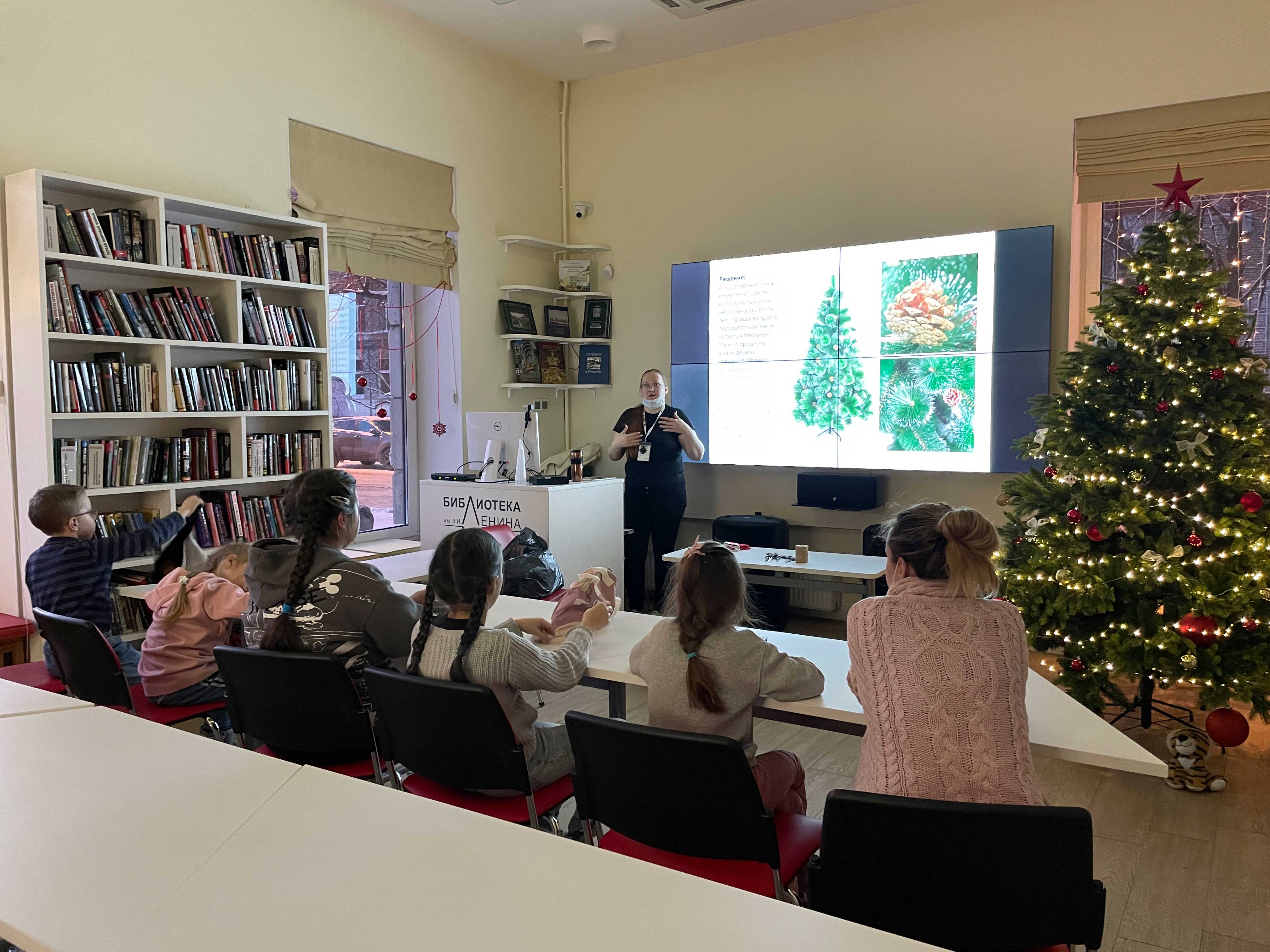 27 декабря в библиотеке Ленина прошло одноименное занятие по книге «Новый год с дедушкой» Майкла Морпурго (иллюстратор Джим Филд).