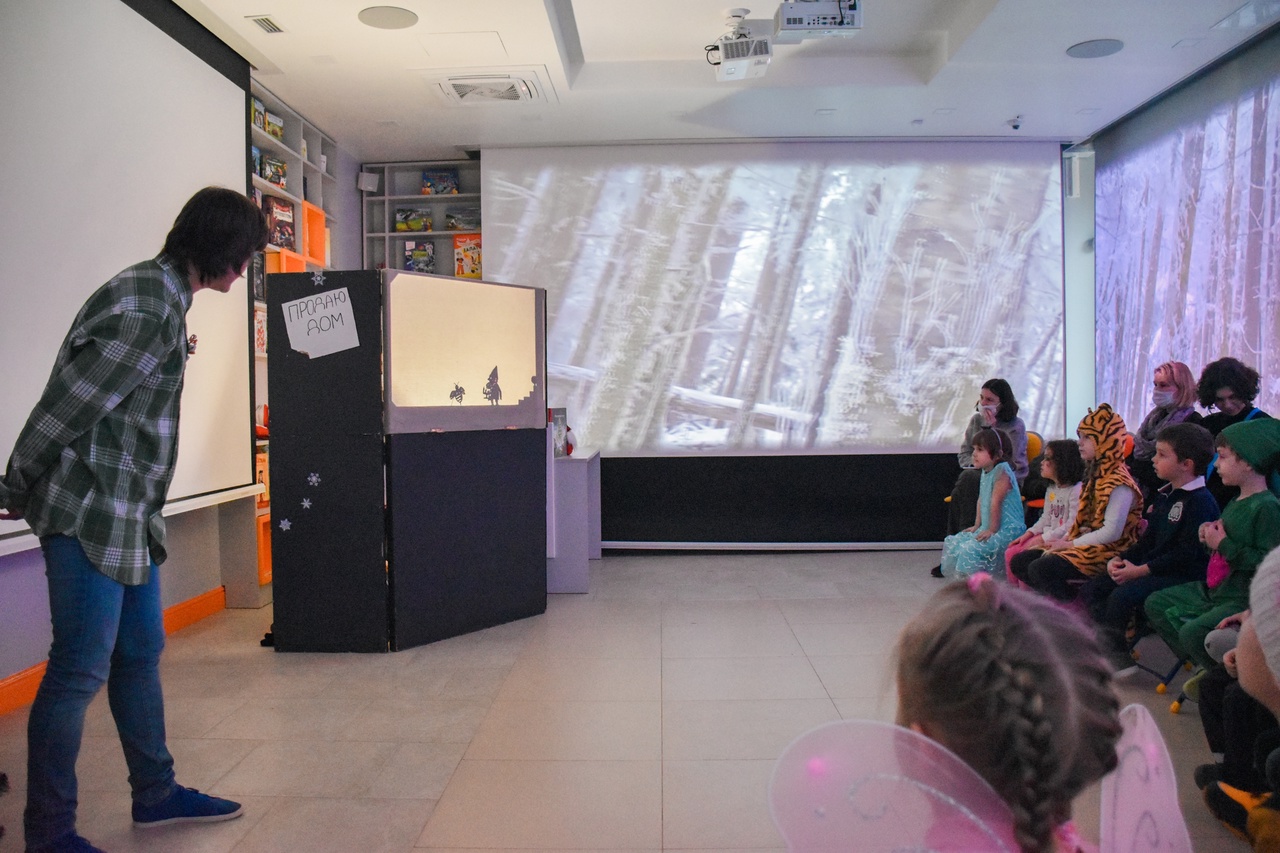 В декабрьские субботы в Библиотеке книжных героев (ул.Ленина, д.20) было весело и радостно, потому что в библиотеке проходили семейные новогодние праздники по мотивам книги Ульфа Старка «Рождество в лесу»