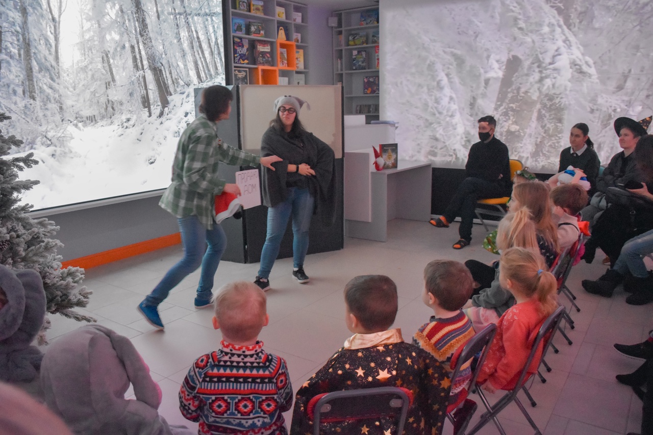 В декабрьские субботы в Библиотеке книжных героев (ул.Ленина, д.20) было весело и радостно, потому что в библиотеке проходили семейные новогодние праздники по мотивам книги Ульфа Старка «Рождество в лесу»