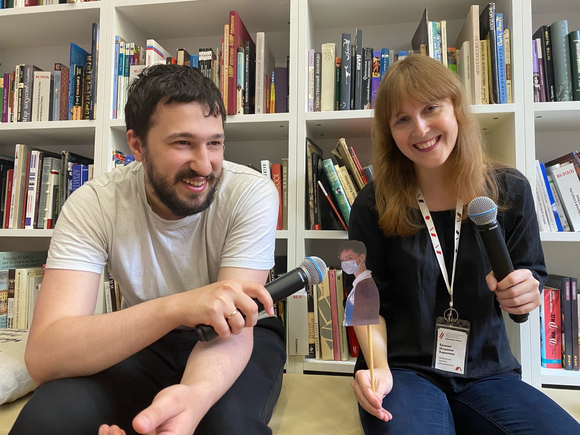 Библиотечные новости и рассказы о книгах теперь можно не только читать, но и слушать! Библиотека имени Ленина на ул. Воскова, 2 громко заявила о себе и начала выпуск серии подкастов – аудиопередач, записанных самими библиотекарями. Главная тема этих звуковых дорожек – книги и их экранизации.