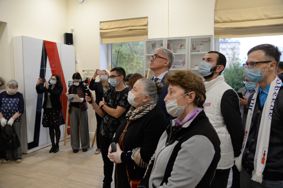 Сегодня, 12 октября в 12.00 в Библиотеке им. В.И. Ленина (ул.Воскова, д.2) состоялось торжественное открытие выставки «Плечом к плечу во имя жизни», посвященной борьбе стран мира с пандемией COVID-19