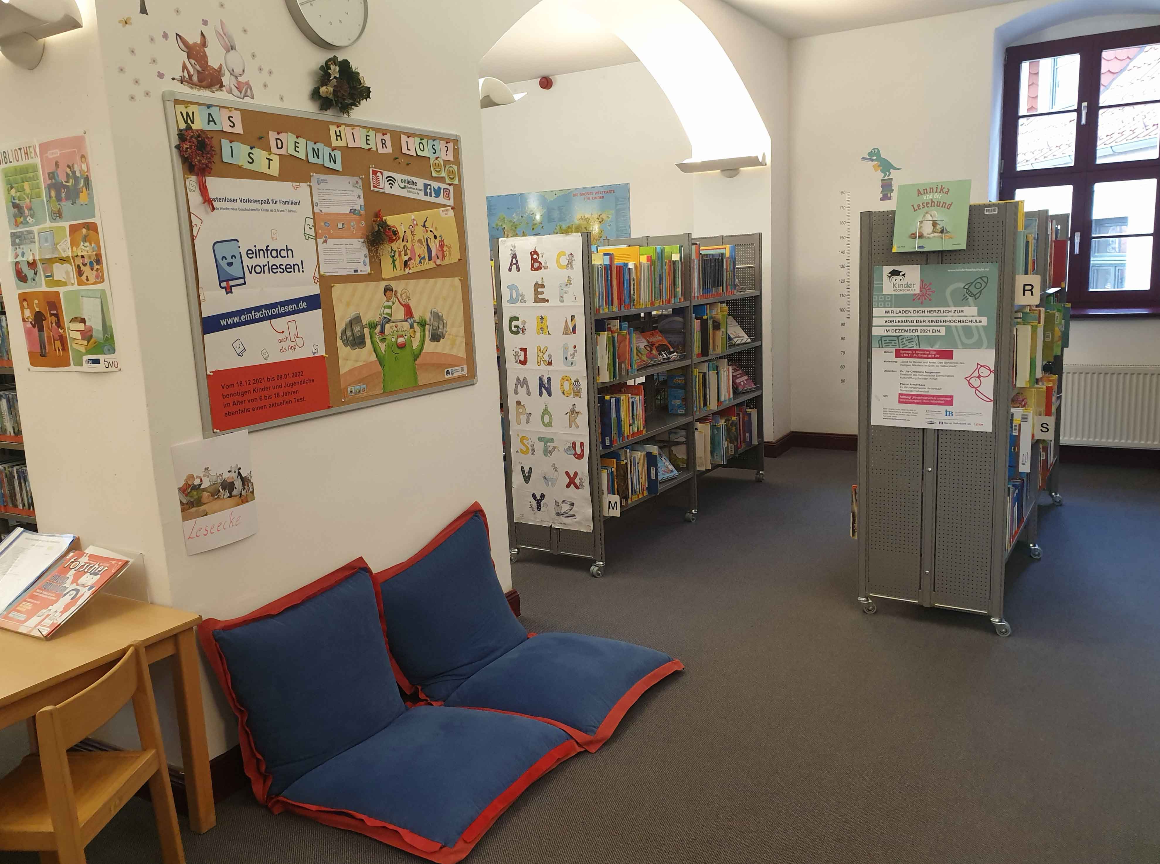 Читательский уголок