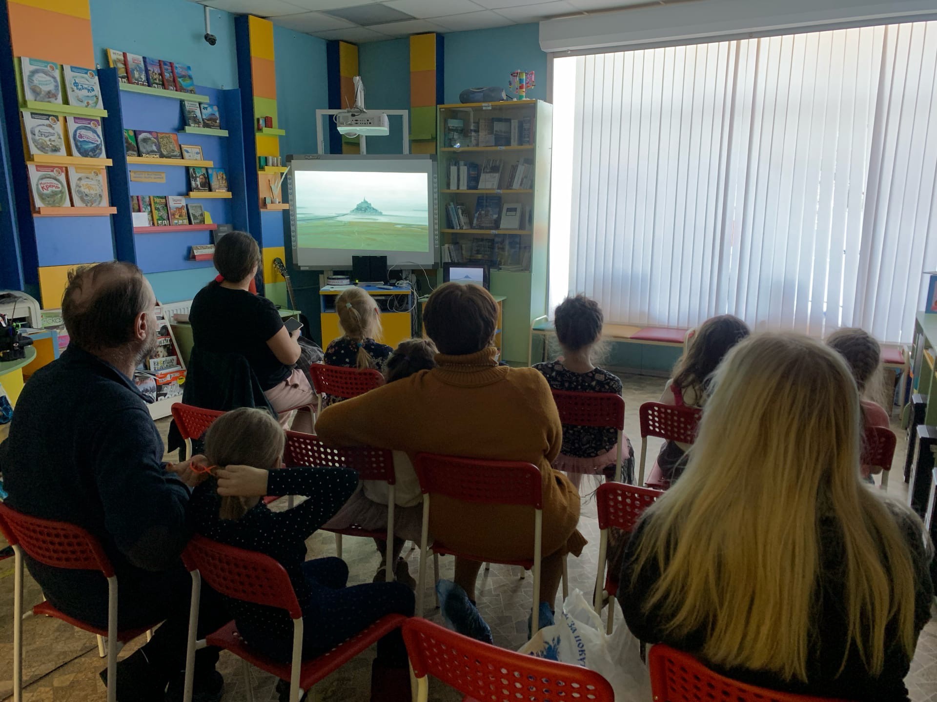 26 февраля во 2-й детской библиотеке (Татарский пер., д.1) прошёл День французской культуры «Франция: свобода, равенство, братство», который объединил в одном зале любителей детской литературы и путешествий