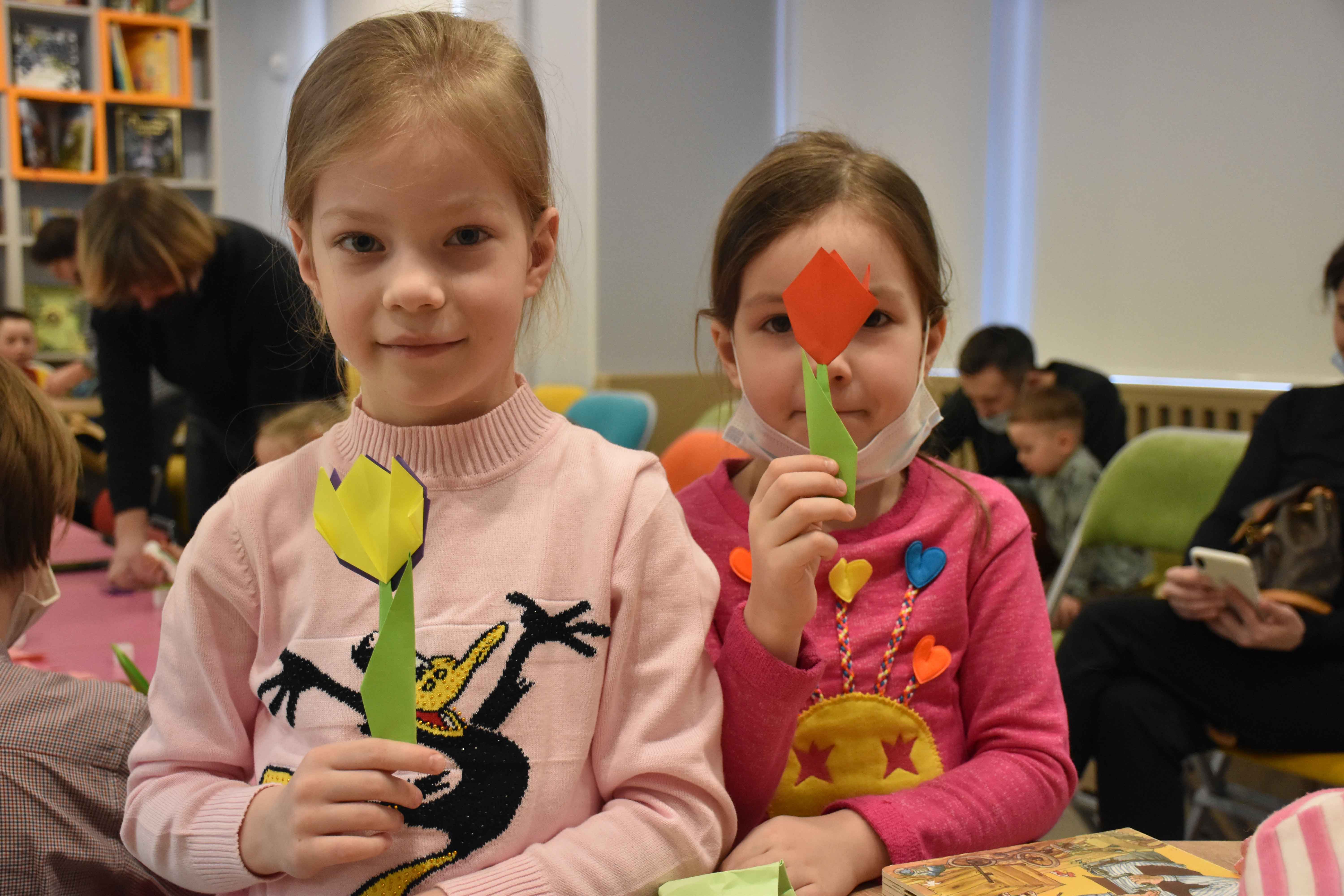 6 марта в Библиотеке книжных героев прошла интерактивная программа «Сюрприз для мамы», посвященная Международному женскому дню – 8 марта