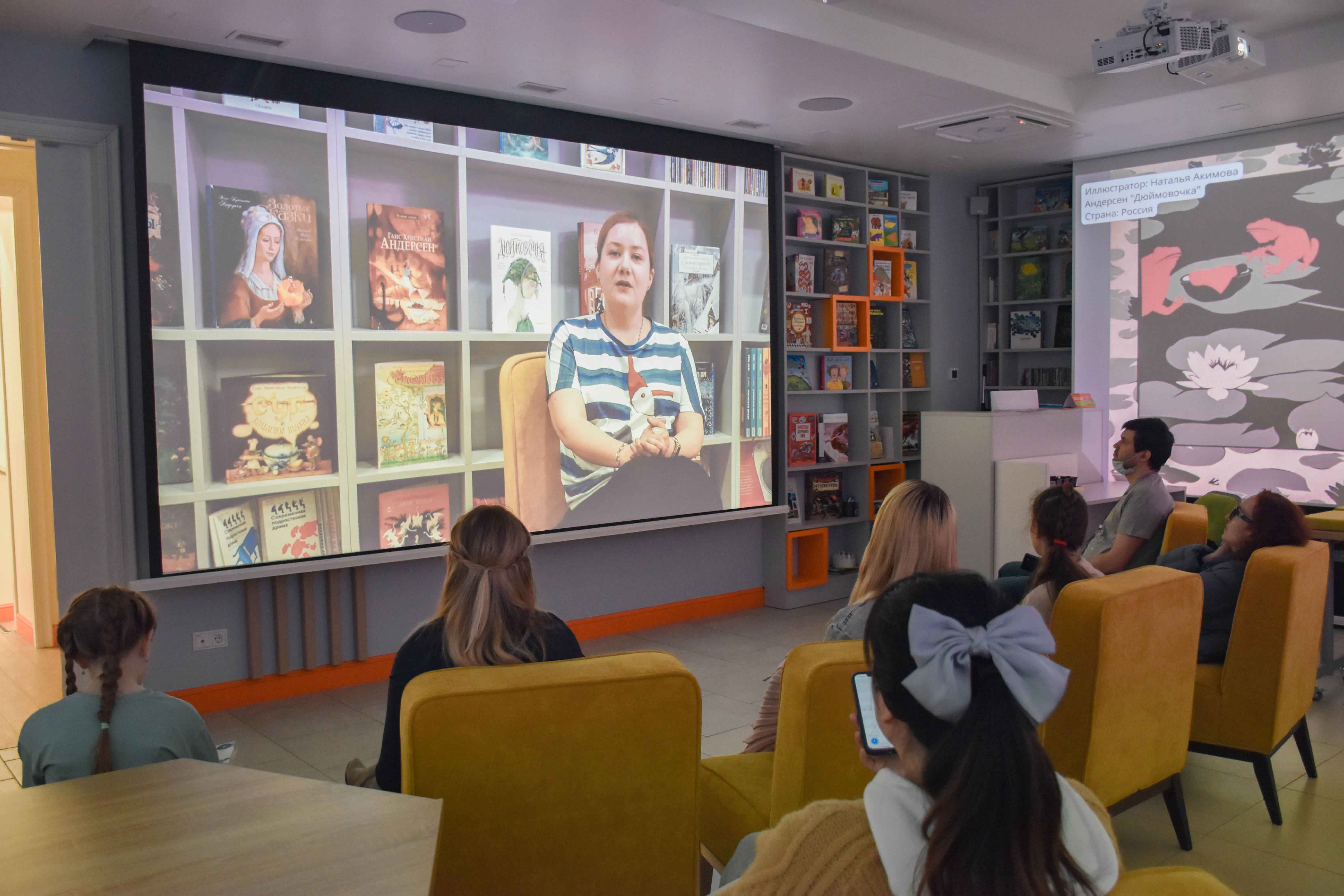 Библиотека книжных героев (ул. Ленина, д. 20) приняла участие в акции «Ночь музеев»! Программа «Ужель та самая...книга?» проходила на протяжение пяти часов и собрала более 200 участников.