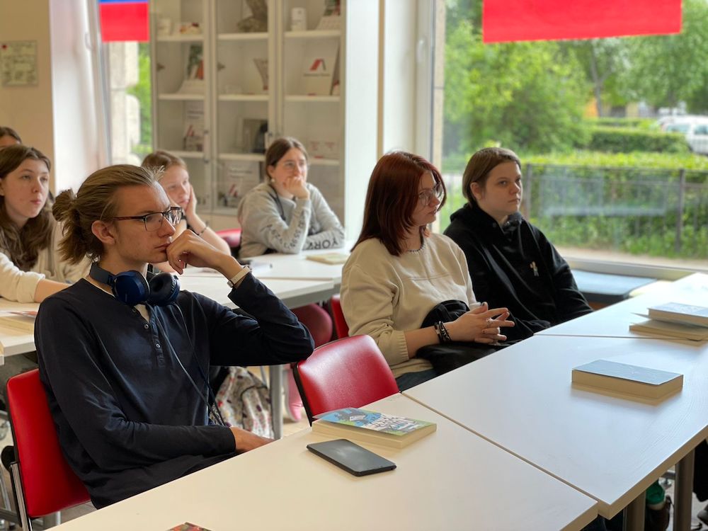 Библиотеку Ленина посетили учащиеся Банковского колледжа