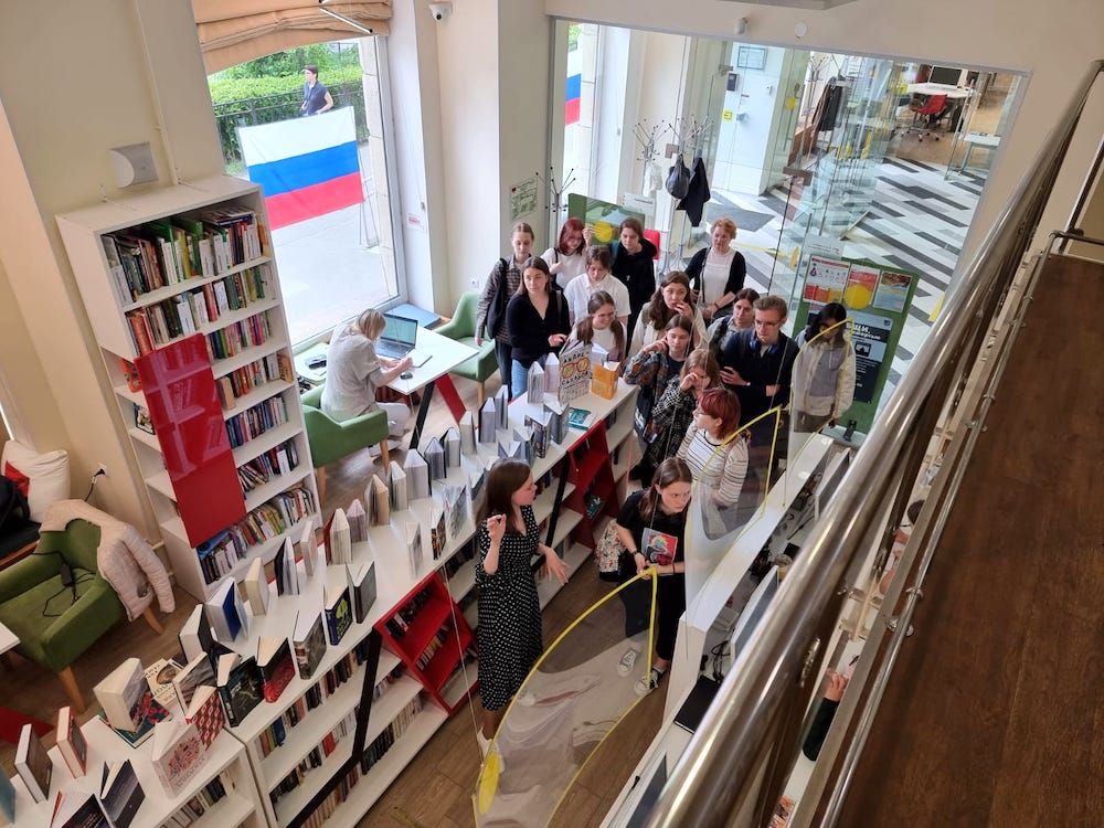 Экскурсия учащихся Банковского колледжа в библиотеке Ленина