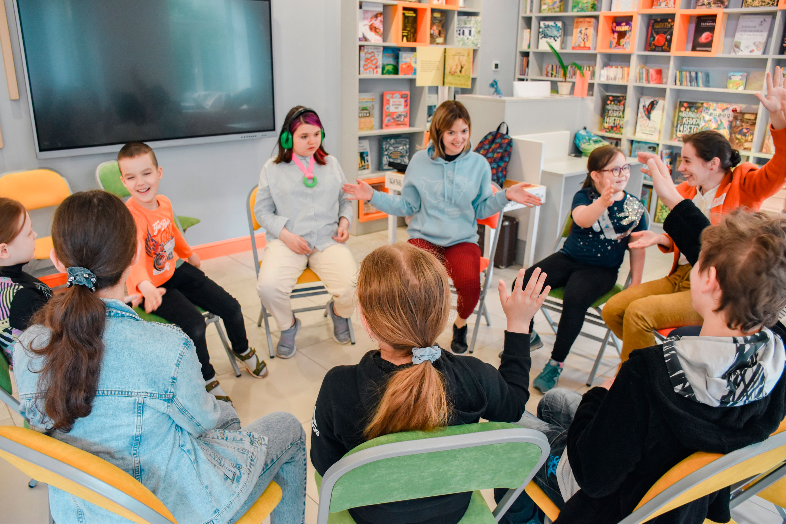 В Библиотеке книжных героев (ул. Ленина, 20) закончил работу летний городской инклюзивный лагерь для школьников «Книжная Вселенная»