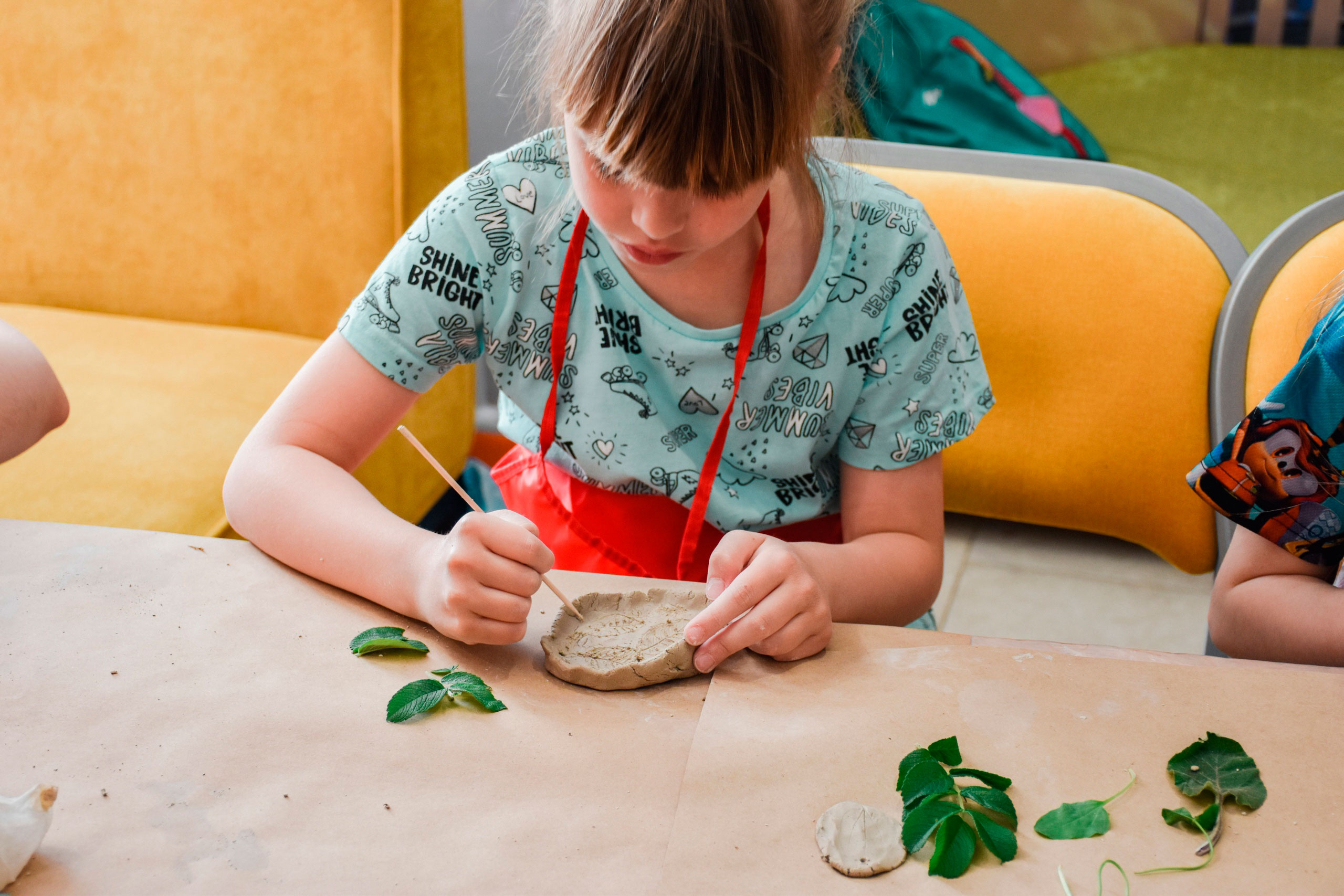 В Библиотеке книжных героев (ул. Ленина, 20) закончил работу летний городской инклюзивный лагерь для школьников «Книжная Вселенная»