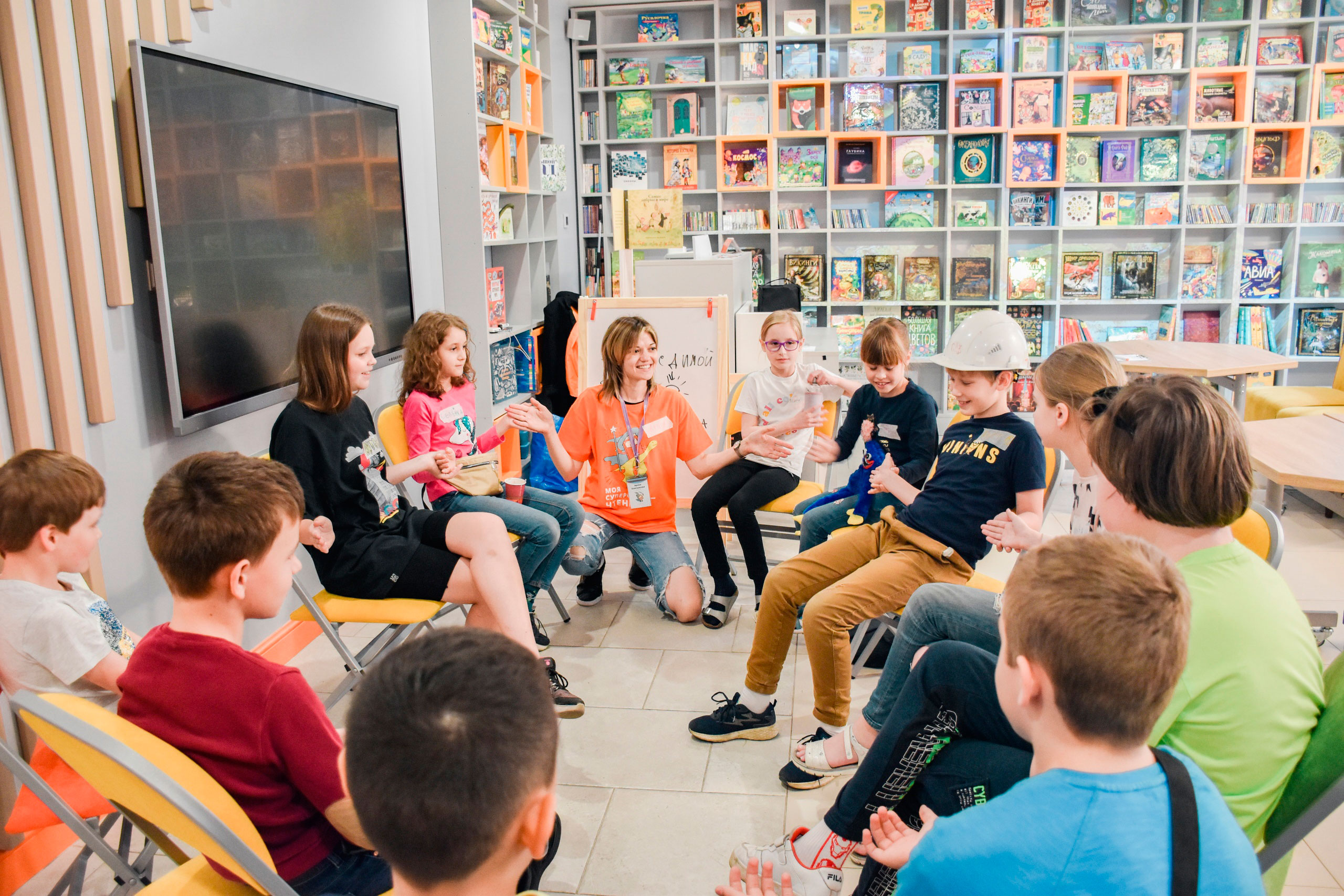 В Библиотеке книжных героев (ул. Ленина, 20) закончил работу летний городской инклюзивный лагерь для школьников «Книжная Вселенная»