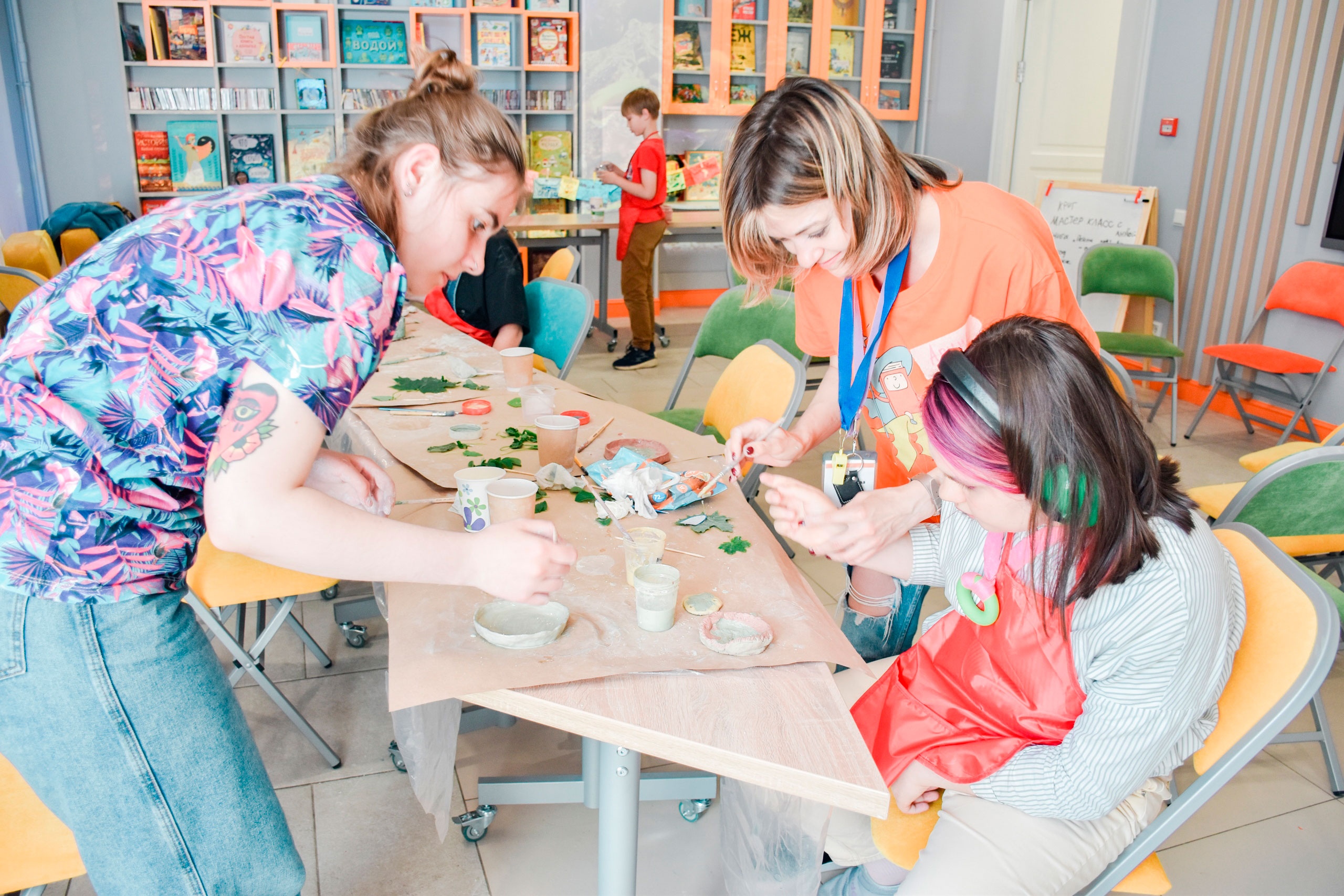 В Библиотеке книжных героев (ул. Ленина, 20) закончил работу летний городской инклюзивный лагерь для школьников «Книжная Вселенная»