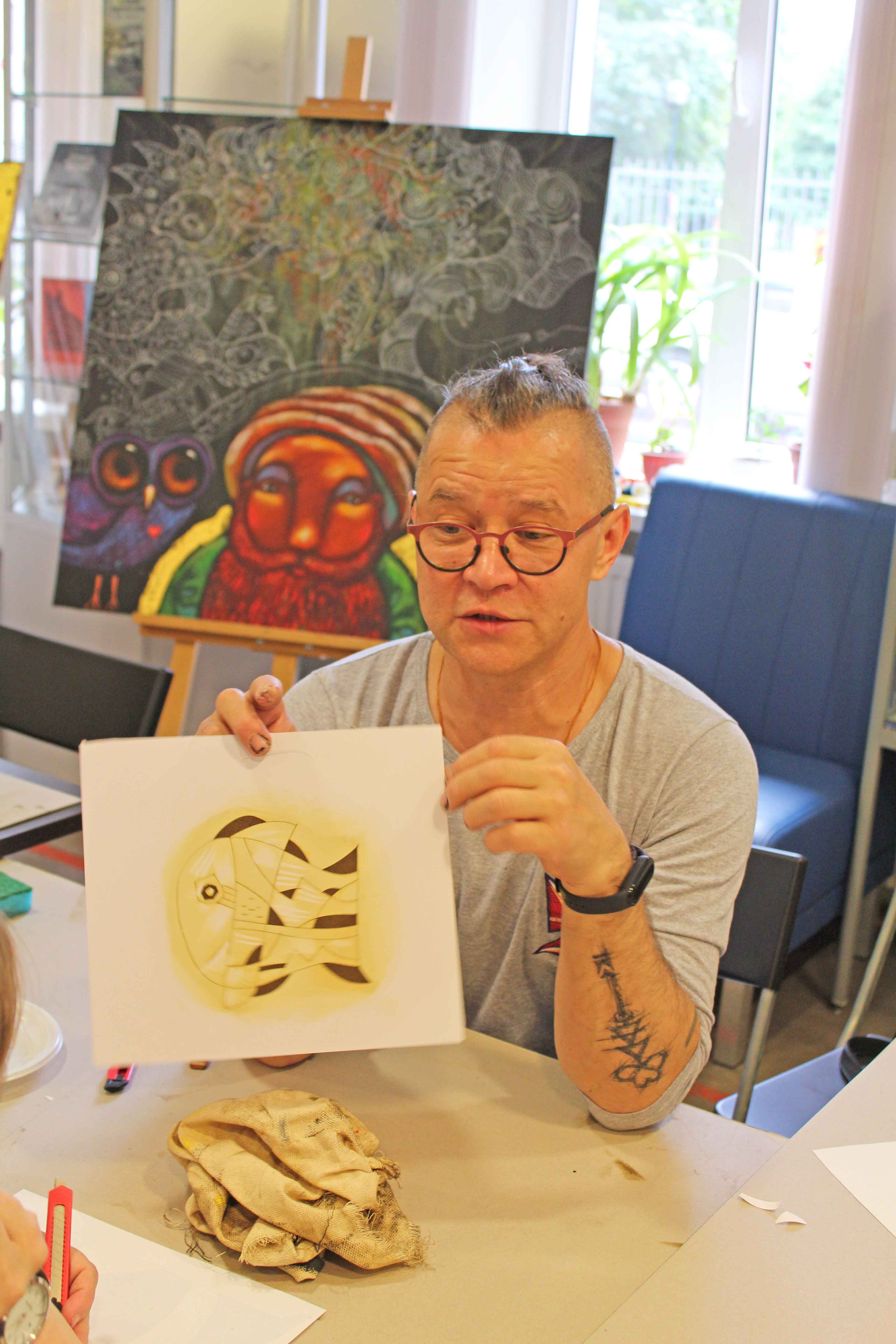 В библиотеке Кировских островов весь июль проходит необычная, яркая выставка «Сказки народа Водь». Посетители выставки имеют уникальную возможность первыми увидеть иллюстрации художника Валериуса к сборнику сказок вожан.