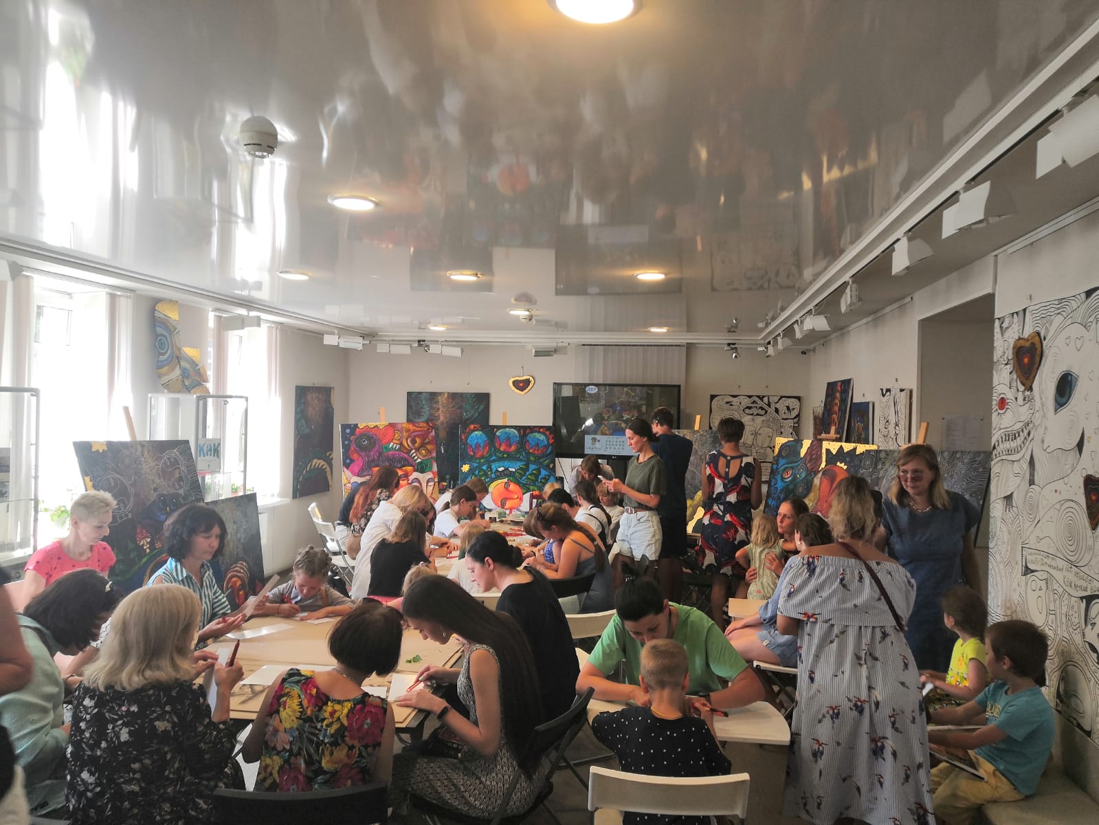 Валериус (Валерий Иванов) - член Союза художников и известный мастер живописи в стиле этно-инфанс. В настоящее время художник работает над проектом «Народ земли», посвященным сохранению культурного наследия народа Водь.