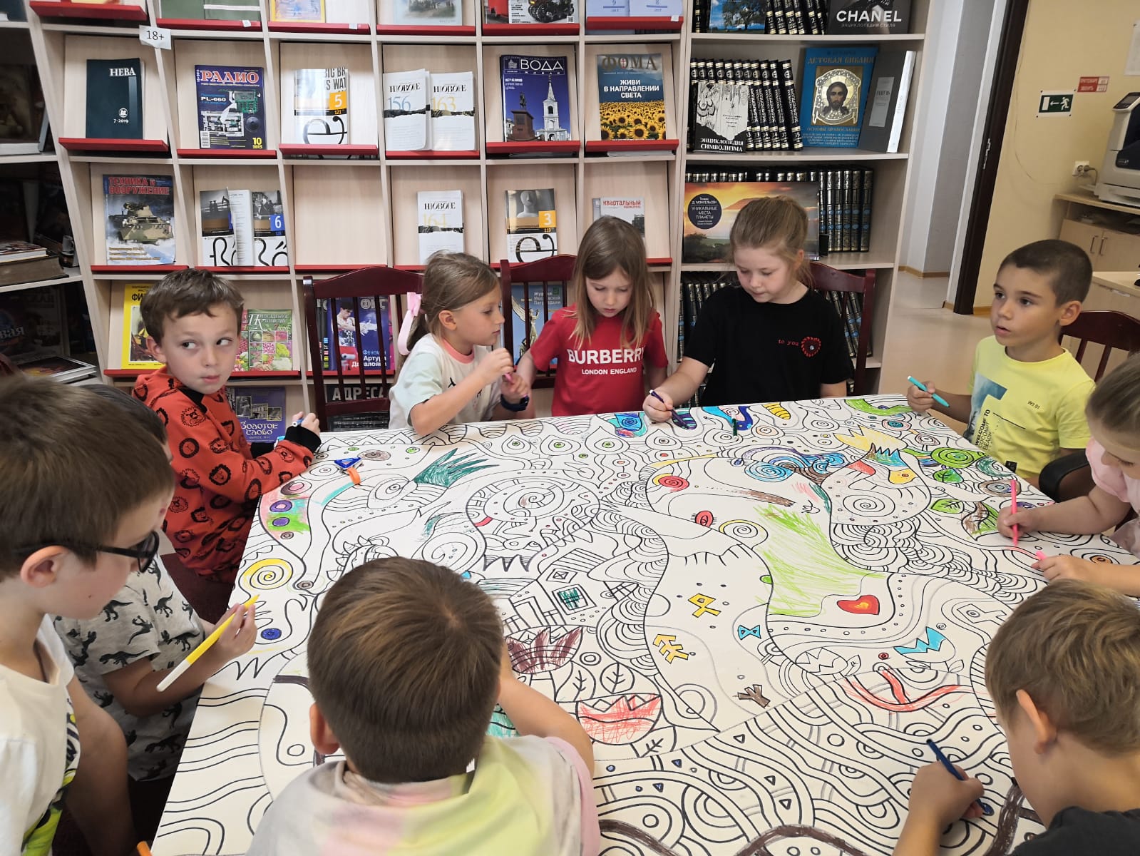 Валериус (Валерий Иванов) - член Союза художников и известный мастер живописи в стиле этно-инфанс. В настоящее время художник работает над проектом «Народ земли», посвященным сохранению культурного наследия народа Водь.