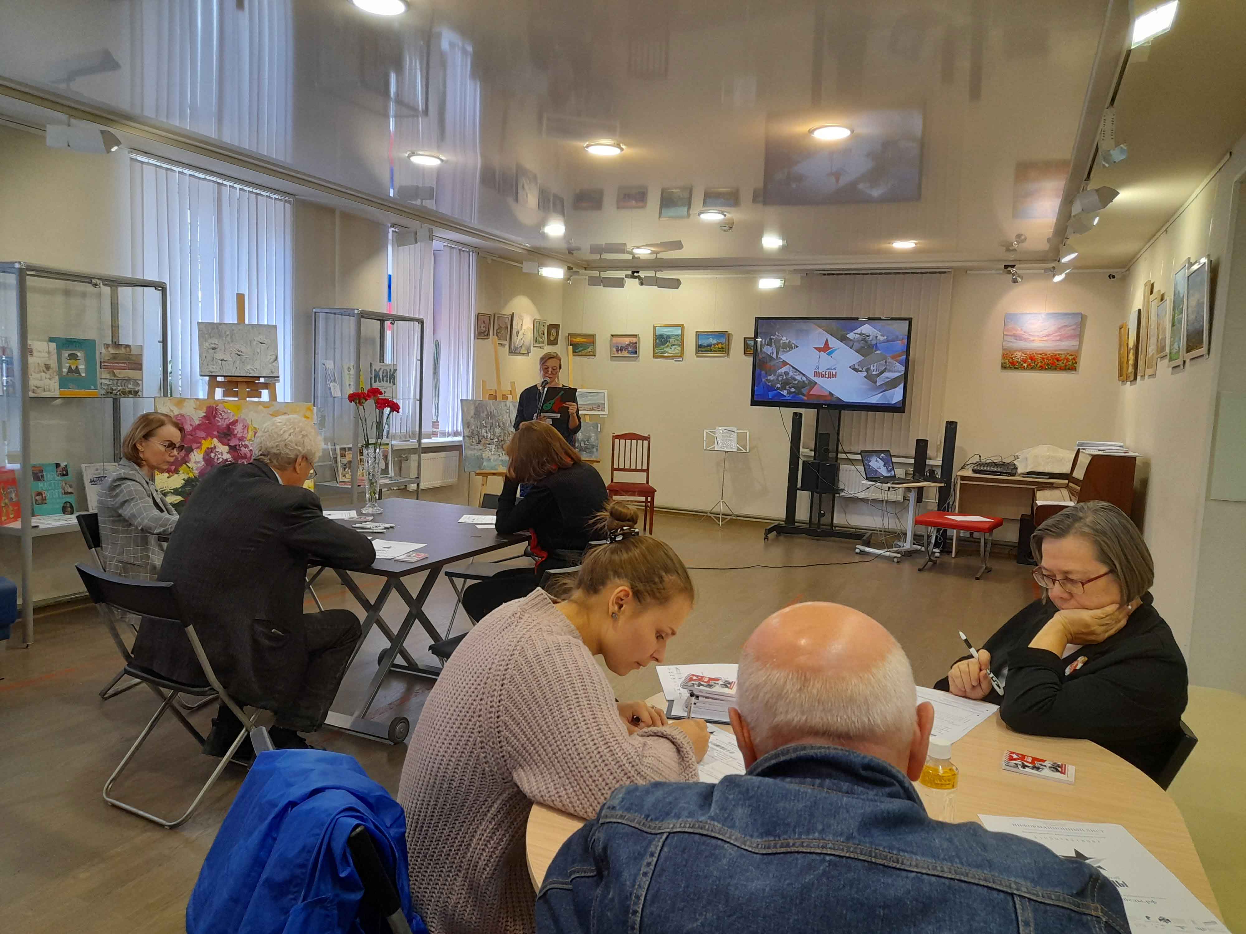 3 сентября Библиотека Ленина, Библиотека Кировских островов и Библиотека книжных героев приняли на своих площадках желающих присоединиться к Всероссийской акции «Диктант Победы».