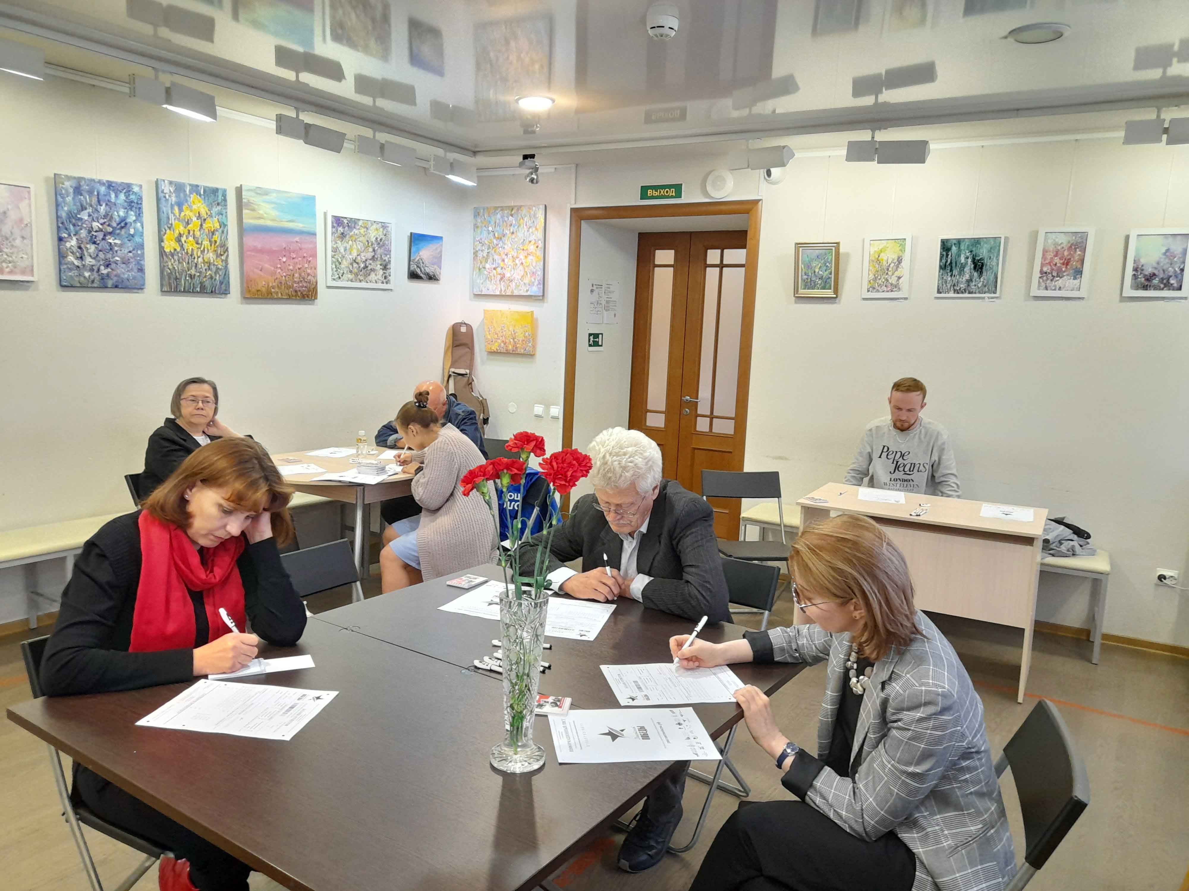 3 сентября Библиотека Ленина, Библиотека Кировских островов и Библиотека книжных героев приняли на своих площадках желающих присоединиться к Всероссийской акции «Диктант Победы».