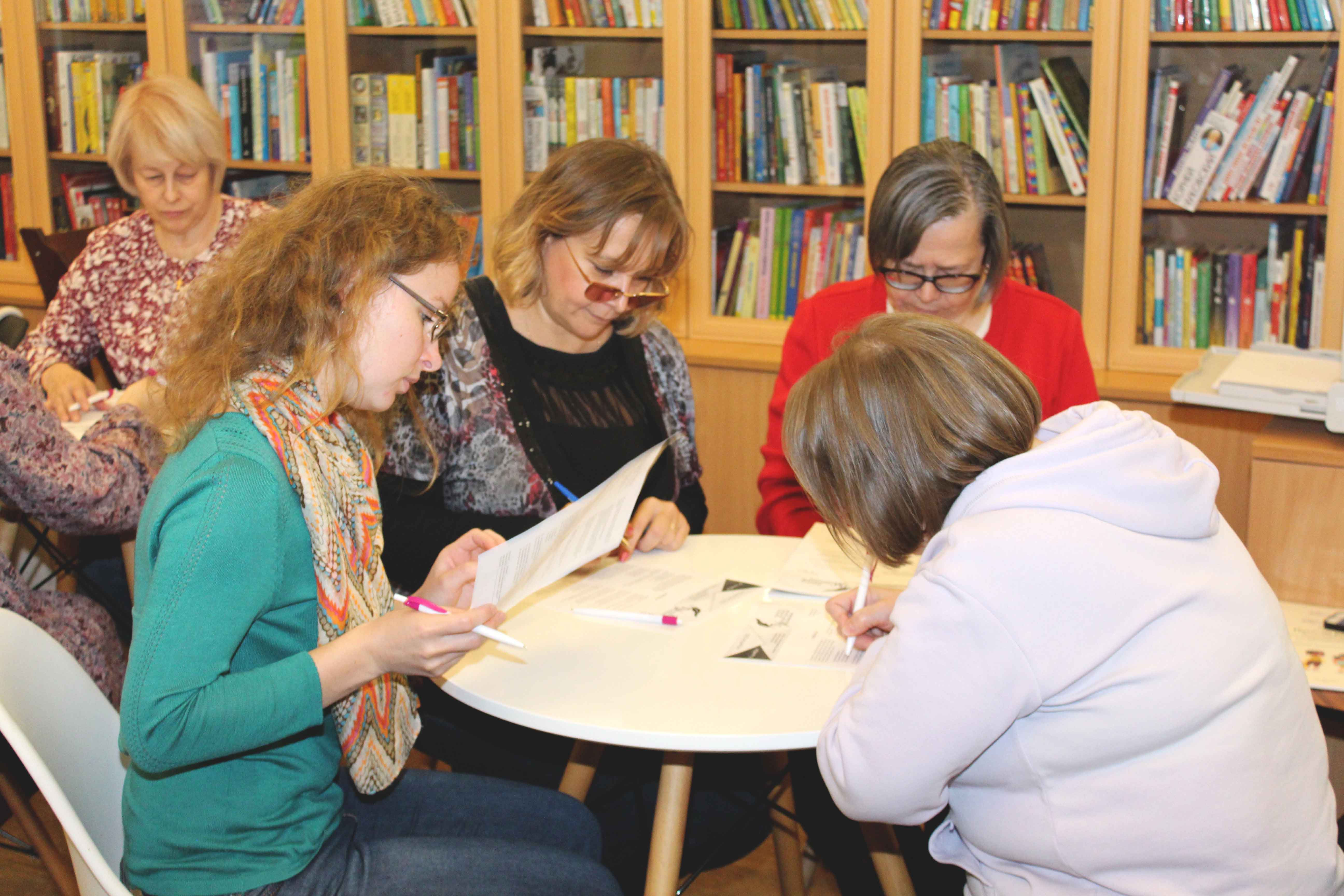 Ежегодная сентябрьская международная просветительская акция «Литературный диктант» призвана напомнить читателям о вдумчивом чтении, об интересных моментах из школьной программы, которые могли проскользнуть мимо, о национальных поэтах и литературе, хранящей историю страны.