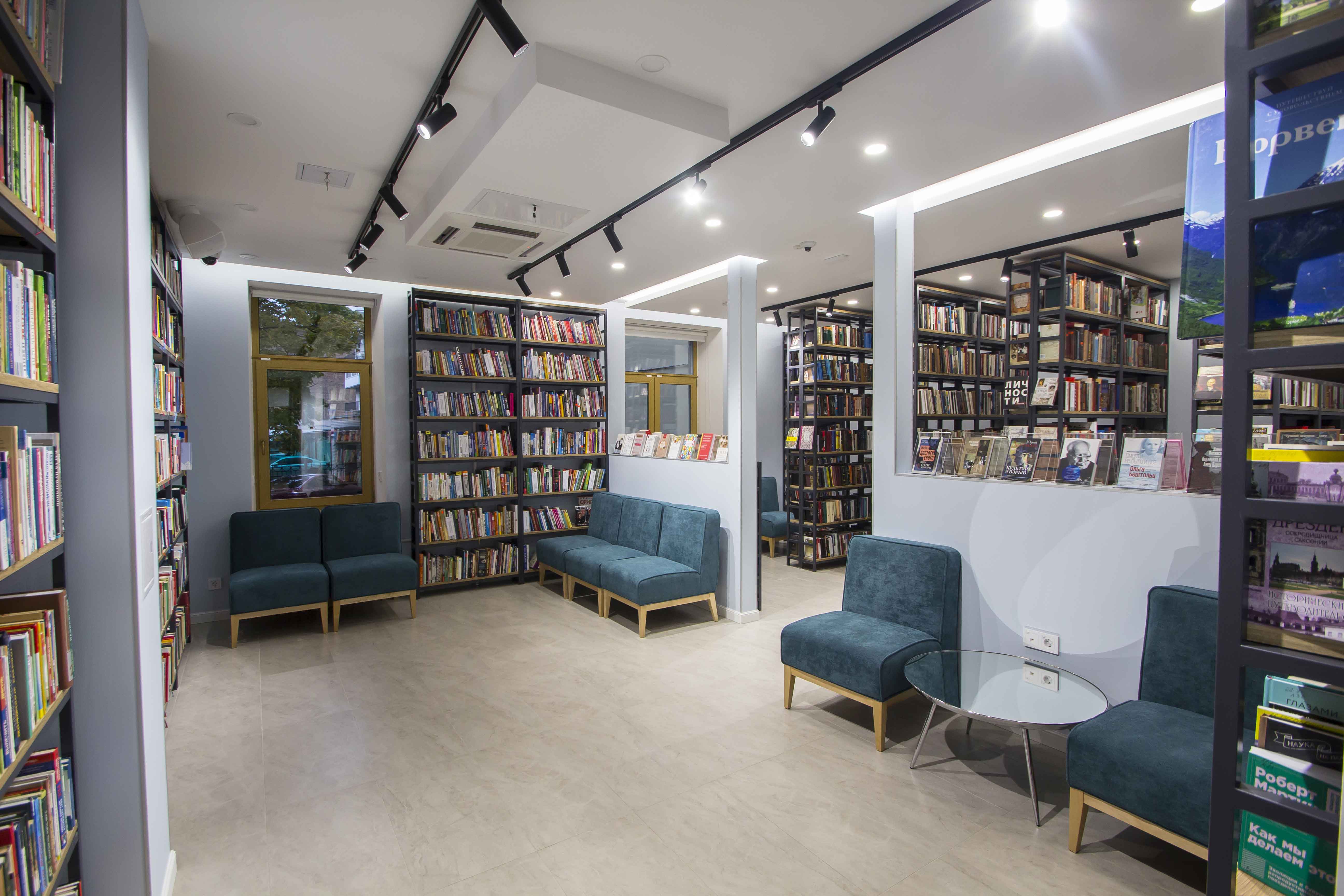 Библиотека на Карповке - это очередной проект модернизации библиотечного пространства на Петроградской стороне.