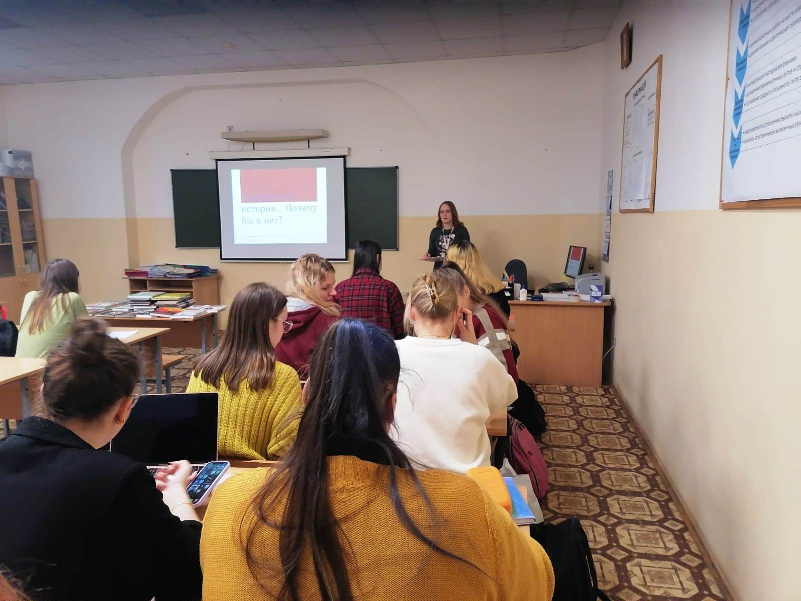 Речь шла об истории зарождения и развития жанра графических историй в России и Советском союзе, об основных журналах, которые занимались печатью таких произведений