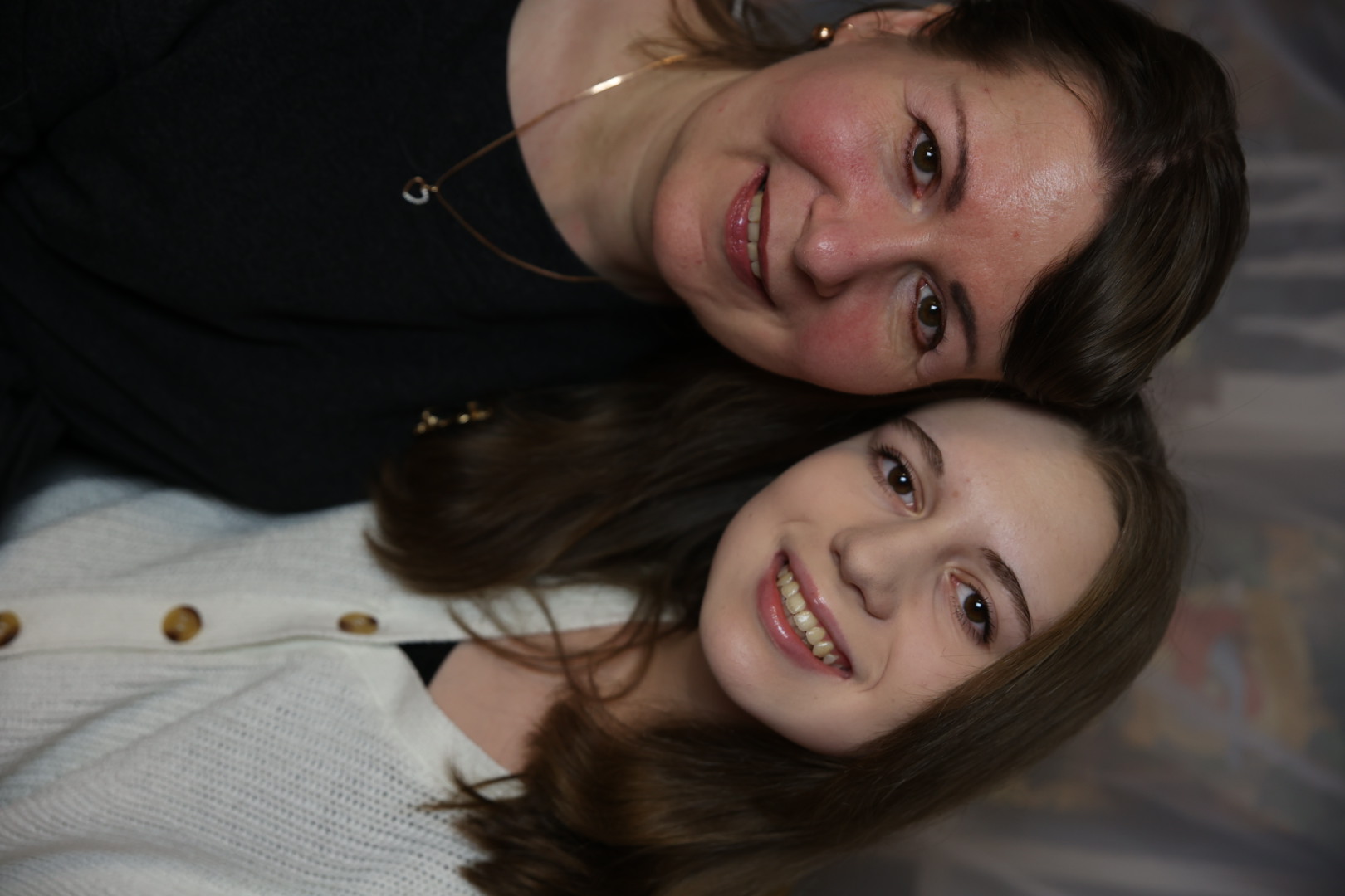 В рамках фотопроекта прошла бесплатная декорированная фотосессия в оборудованных интерьерах. На протяжении нескольких часов 22 семьи не только Петроградского района, но и других районов города, смогли сделать памятные фотографии