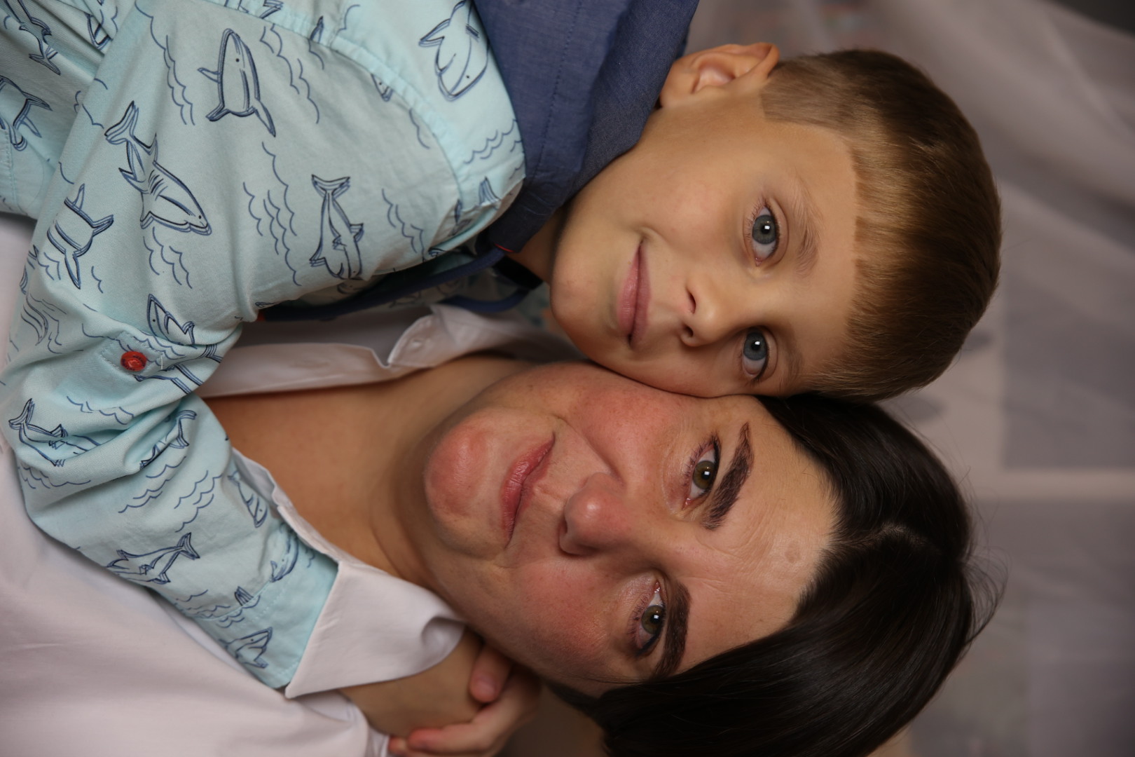 В рамках фотопроекта прошла бесплатная декорированная фотосессия в оборудованных интерьерах. На протяжении нескольких часов 22 семьи не только Петроградского района, но и других районов города, смогли сделать памятные фотографии