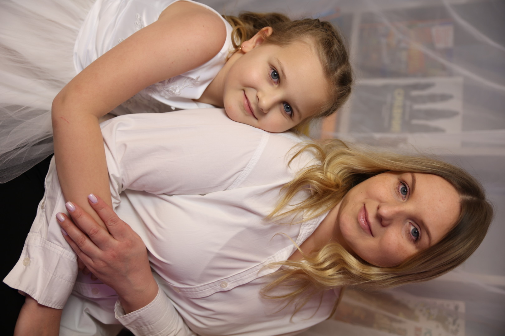 В рамках фотопроекта прошла бесплатная декорированная фотосессия в оборудованных интерьерах. На протяжении нескольких часов 22 семьи не только Петроградского района, но и других районов города, смогли сделать памятные фотографии