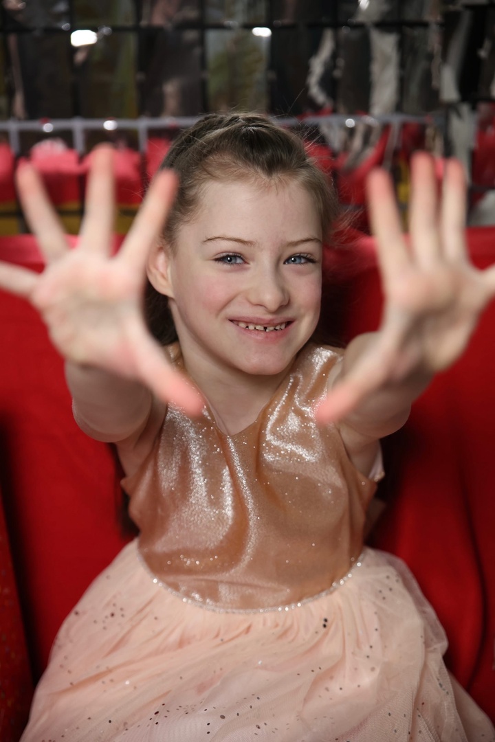 В рамках фотопроекта прошла бесплатная фотосессия в новогодних интерьерах.