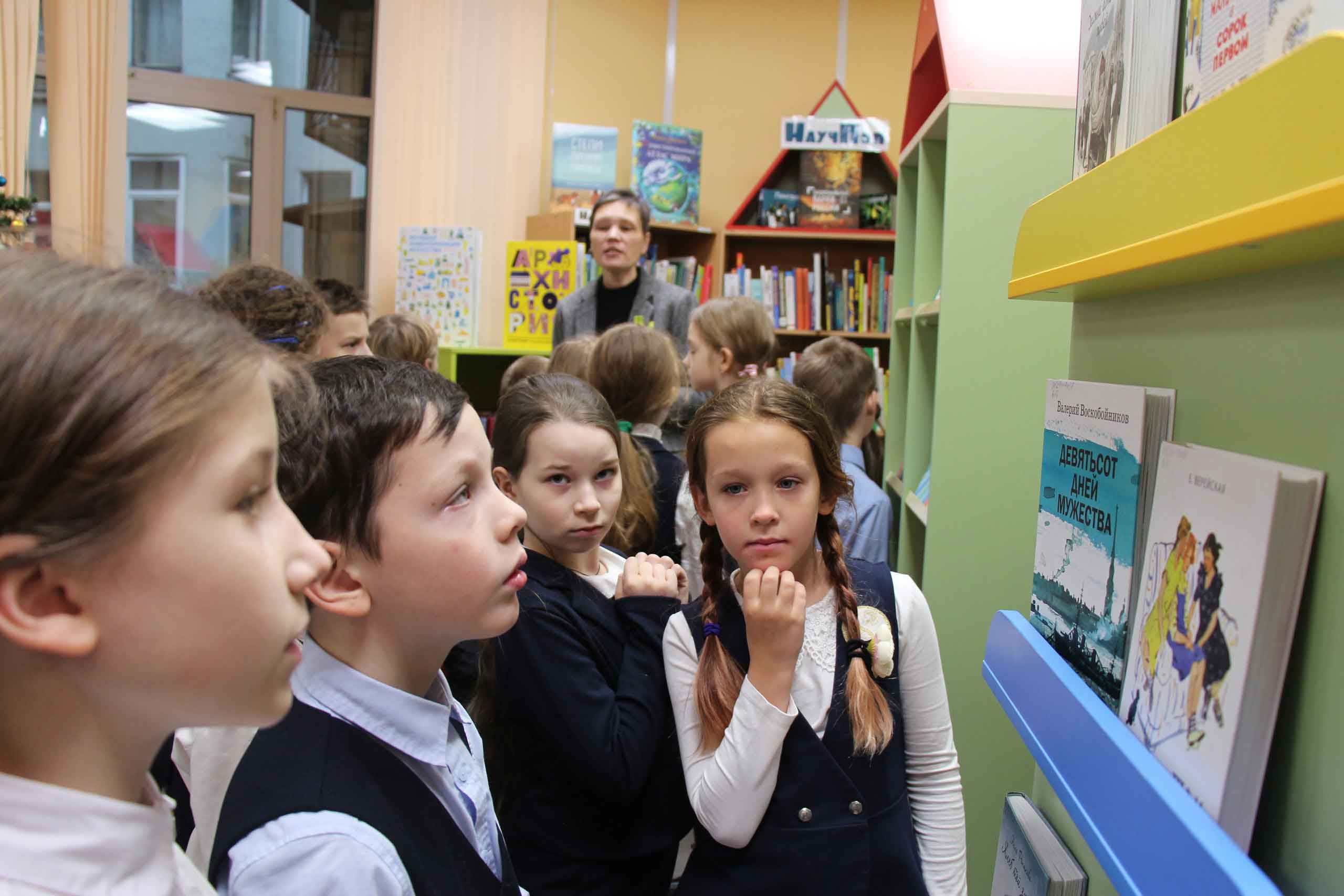 Ребята совершили экскурс в историю и узнали о том, как жил наш город в страшные блокадные годы. О том времени написано много книг.