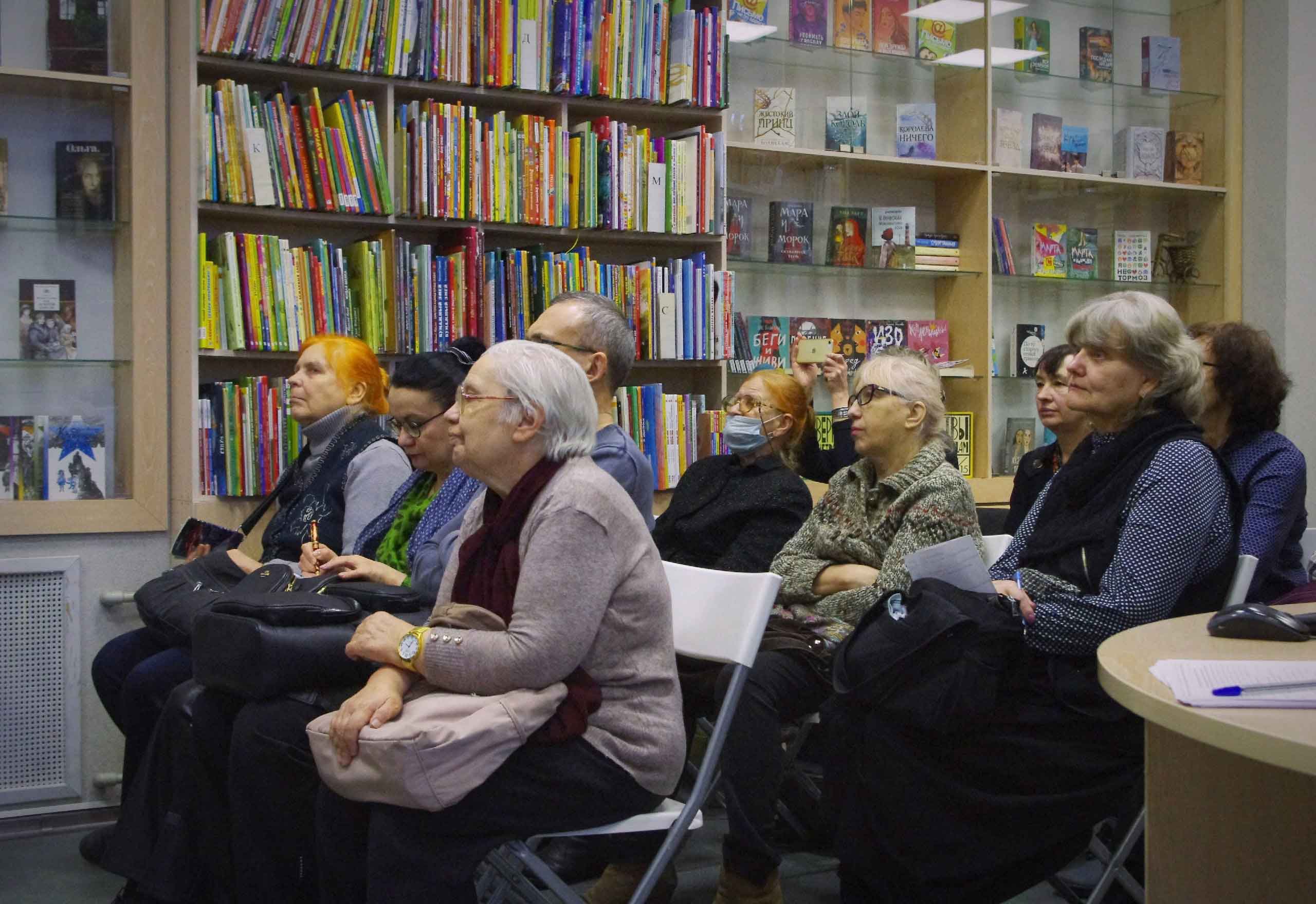 В 3-й районной библиотеке уже не первый год продолжается цикл лекций о растениях мира. В минувшее воскресенье прошла очередная встреча, посвященная флоре Сицилии.