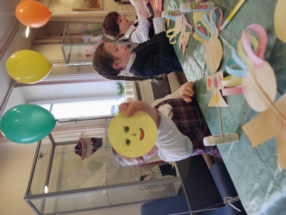 Участников мероприятия ждал музыкальный фильм, в ходе которого они узнали об истоках славянского праздника, неизменно связанного с проводами зимы и встречей долгожданной весны