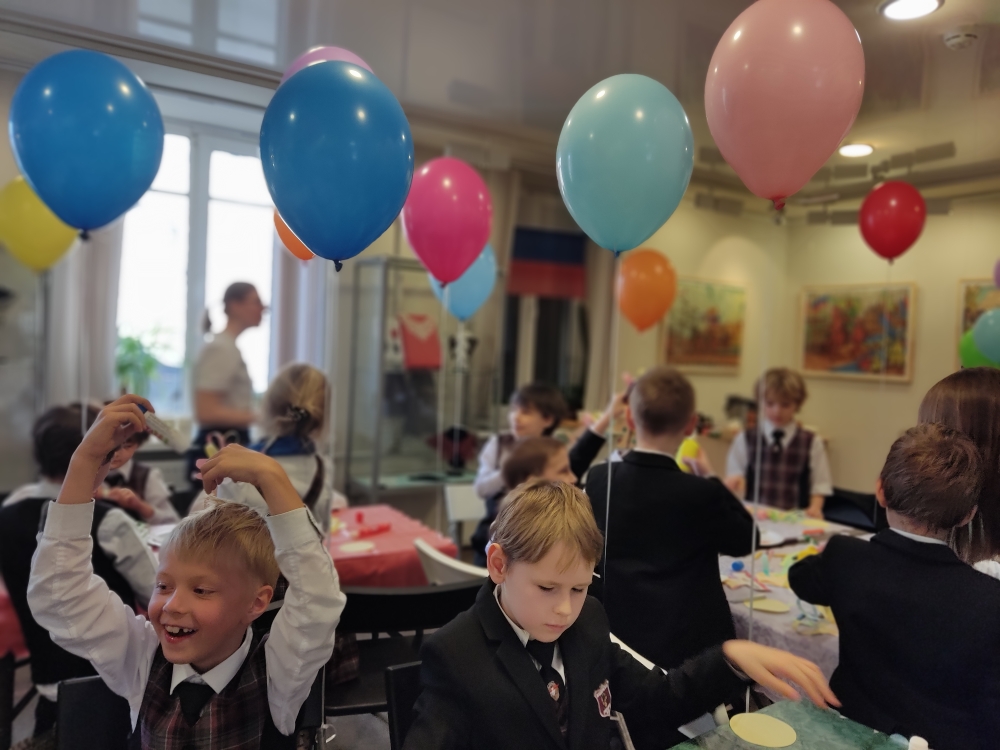 Участников мероприятия ждал музыкальный фильм, в ходе которого они узнали об истоках славянского праздника, неизменно связанного с проводами зимы и встречей долгожданной весны