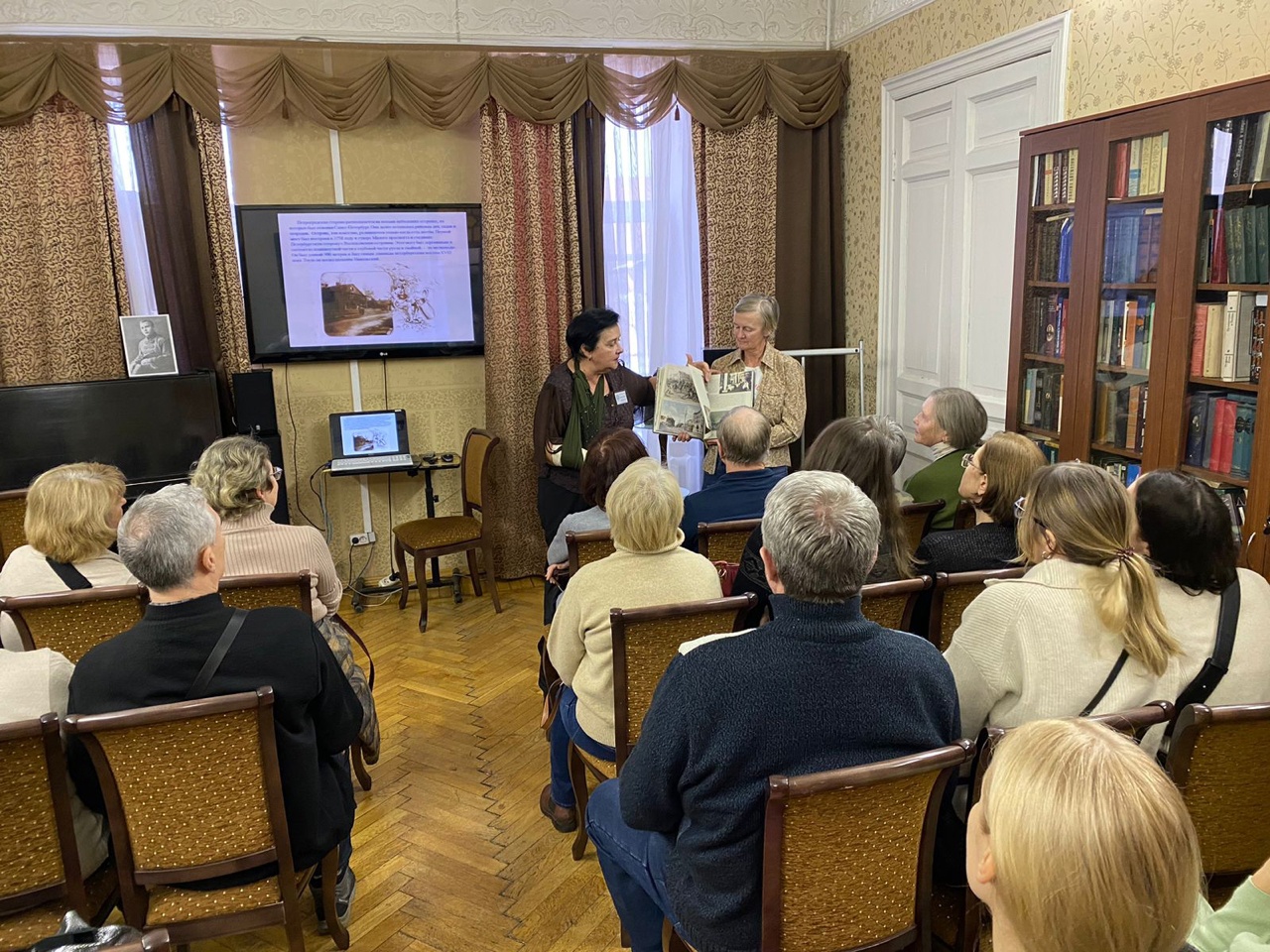 В праздничные дни февраля на экскурсию «История библиотеки в доходном доме на Петроградской стороне» пришло много новых гостей