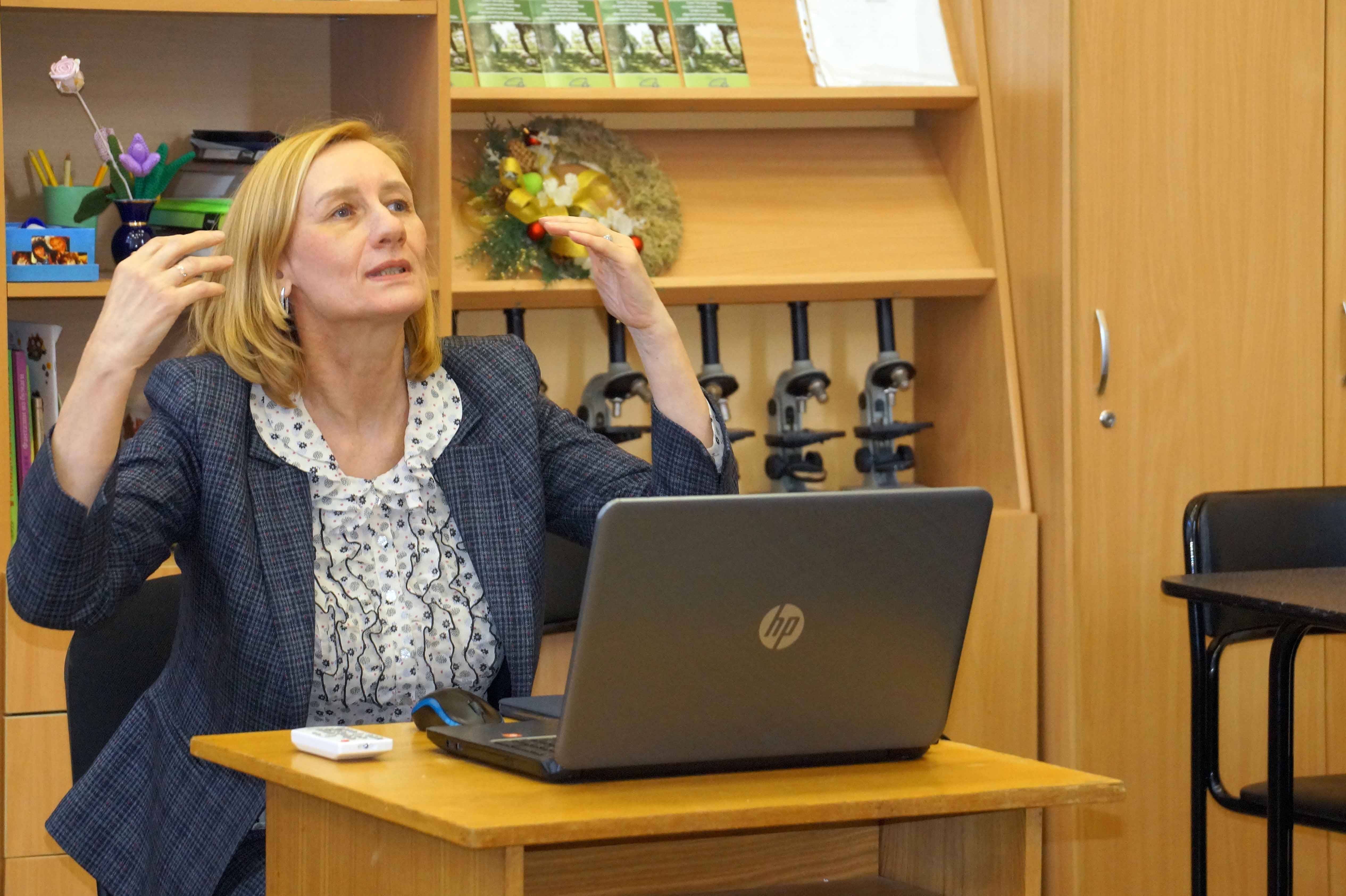 На встрече, посвященной путевым очеркам, дети зачитывали свои тексты, написанные по следам зимних природоведческих прогулок