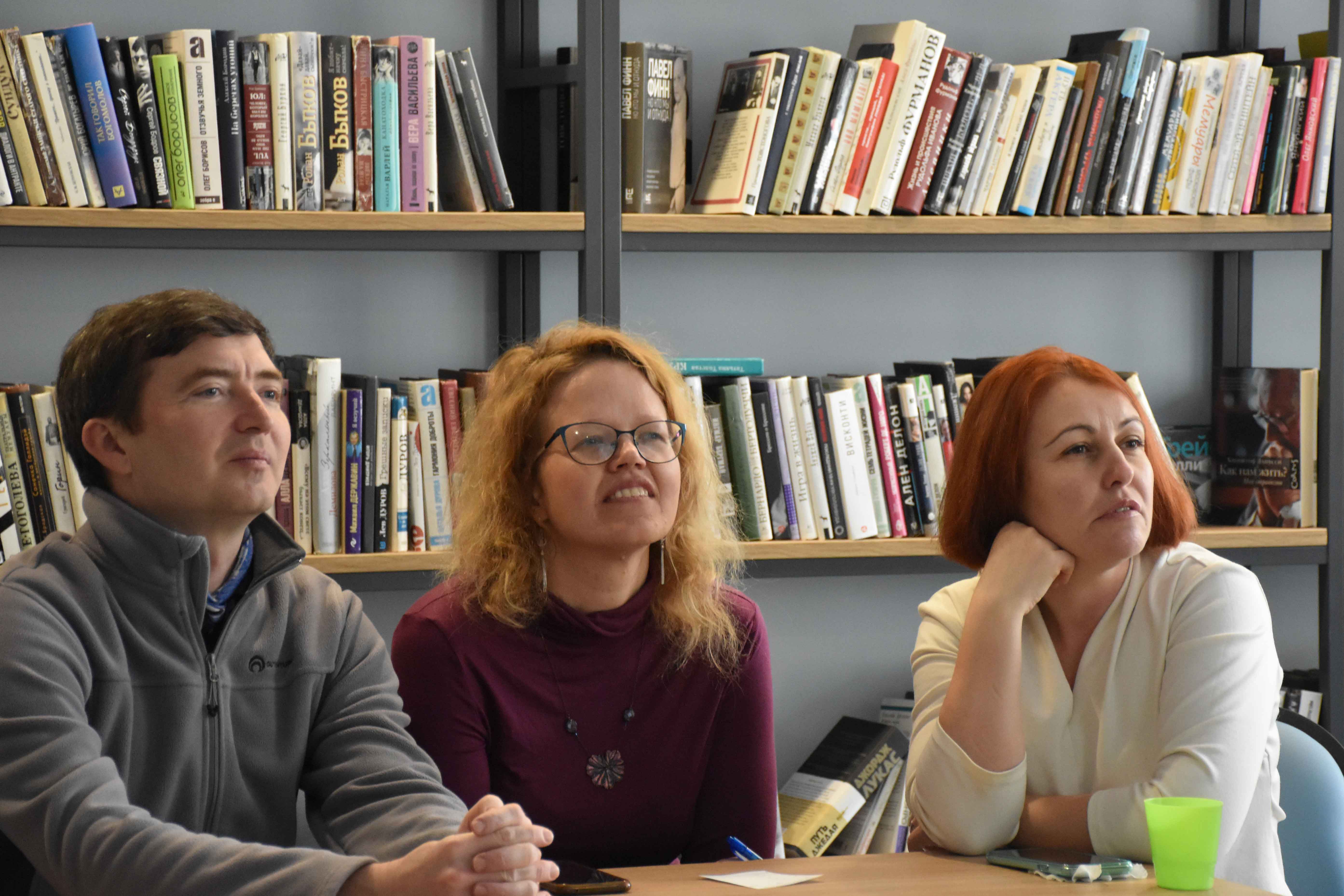 Игра состояла из разминки в формате «Модного словаря» и шести раундов, посвящённых верхнему и нижнему платью, модным аксессуарам, парфюмерным ароматам