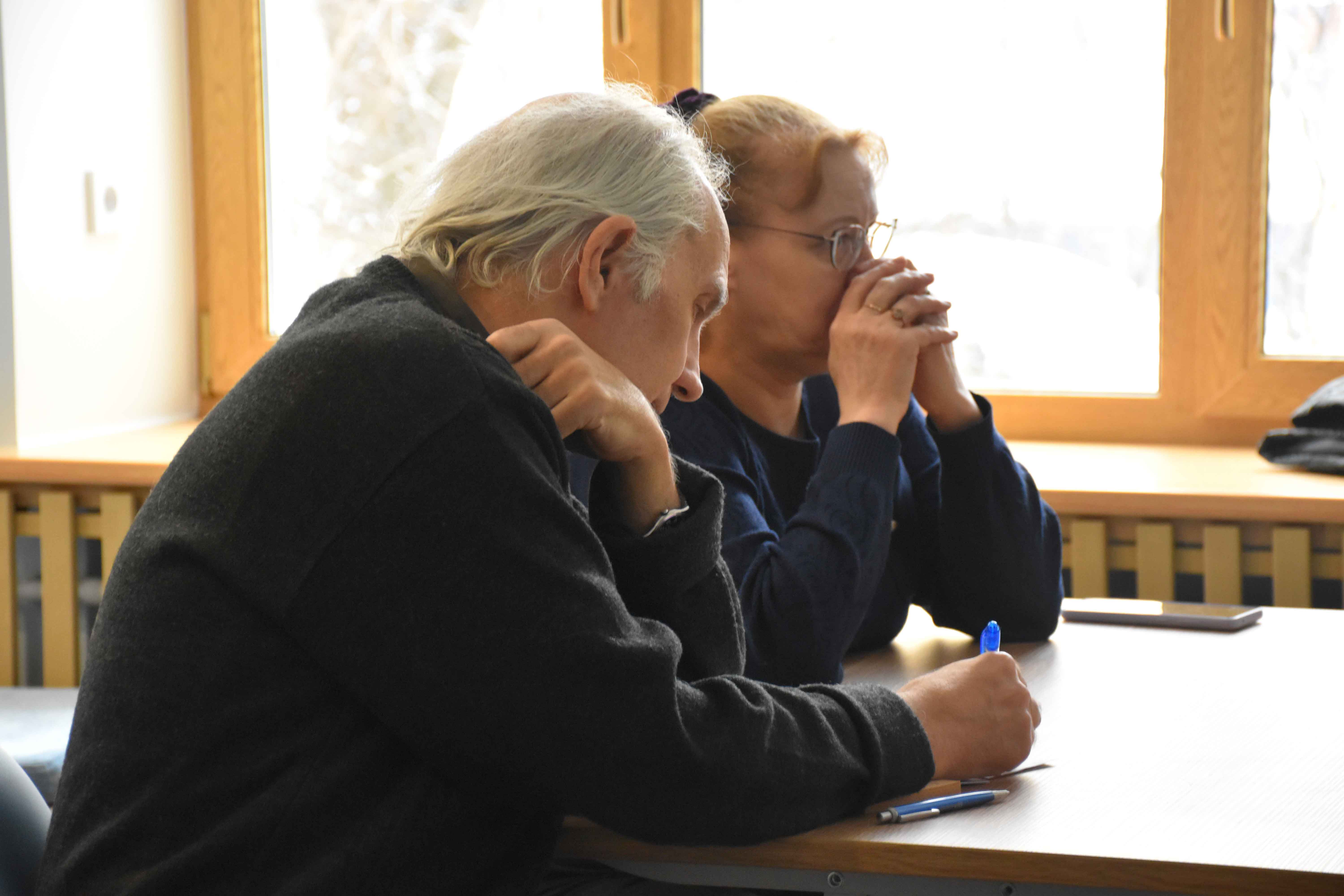 Игра состояла из разминки в формате «Модного словаря» и шести раундов, посвящённых верхнему и нижнему платью, модным аксессуарам, парфюмерным ароматам