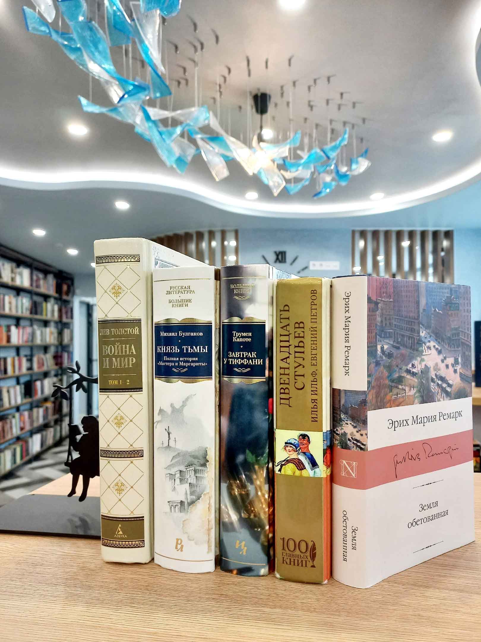 Игра состояла из разминки в формате «Модного словаря» и шести раундов, посвящённых верхнему и нижнему платью, модным аксессуарам, парфюмерным ароматам