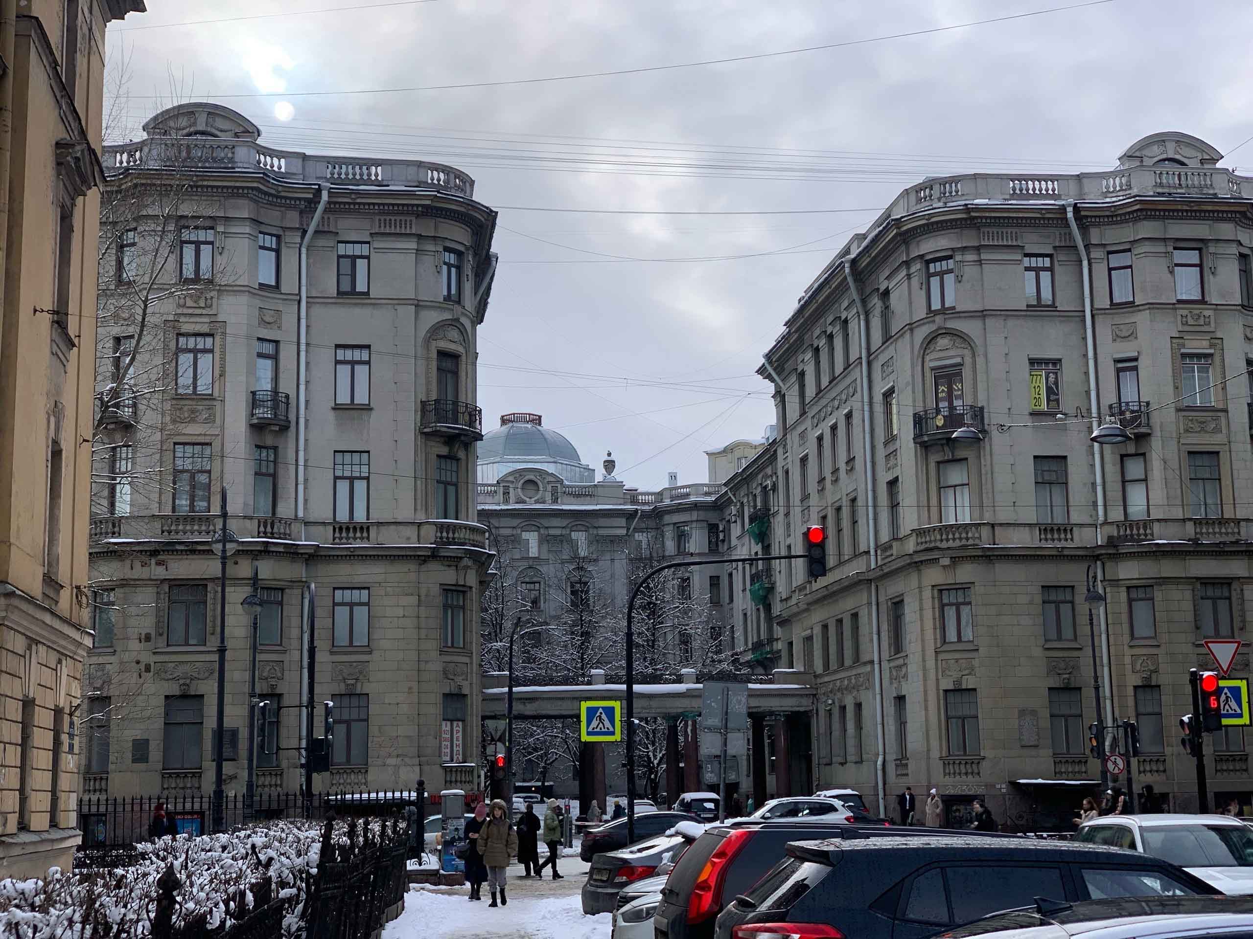 Читатели Библиотеки на Карповке открыли сезон пешеходных квестов по Петроградской стороне