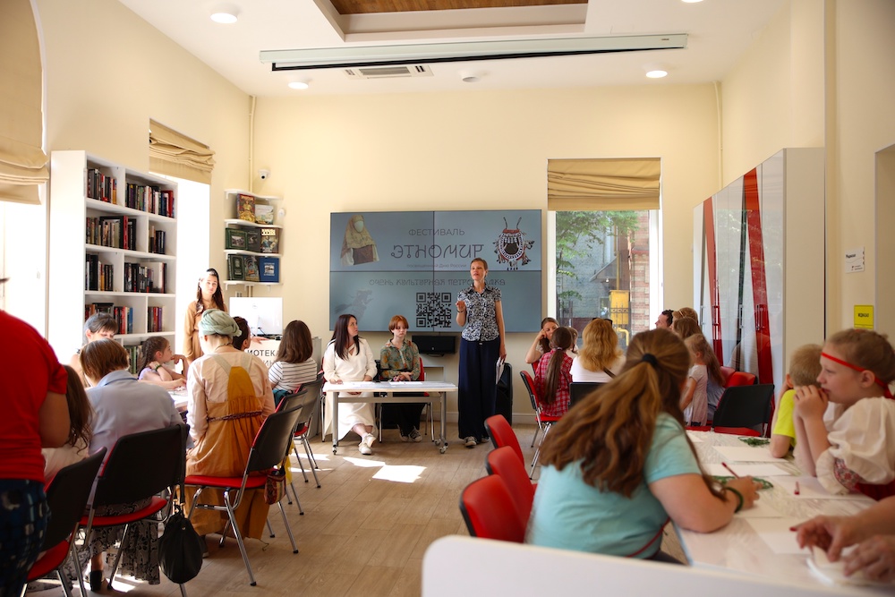 В Библиотеке имени В. И. Ленина прошел фестиваль «ЭТНОмир», посвященный Дню России