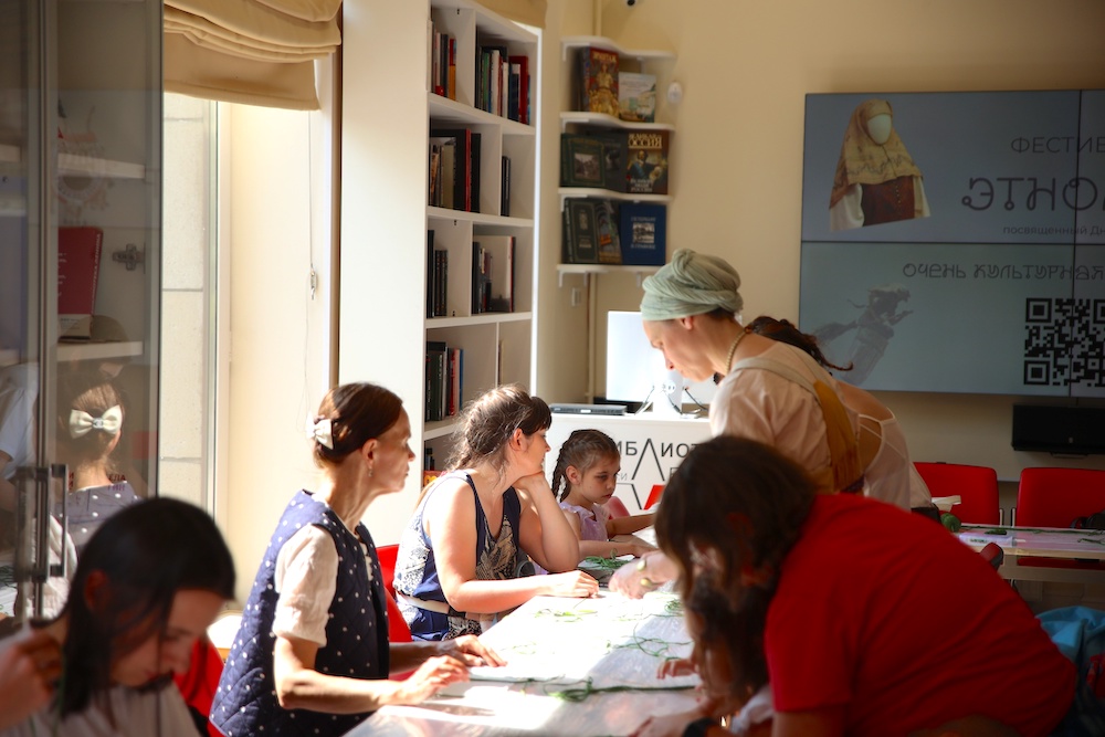 В Библиотеке имени В. И. Ленина прошел фестиваль «ЭТНОмир», посвященный Дню России