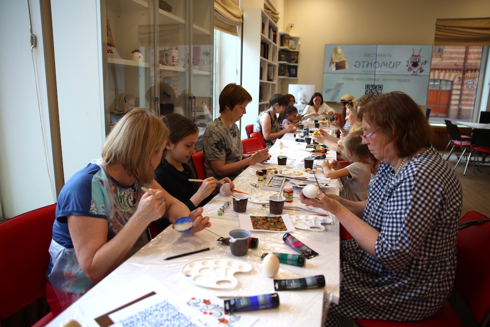 В Библиотеке имени В. И. Ленина прошел фестиваль «ЭТНОмир», посвященный Дню России