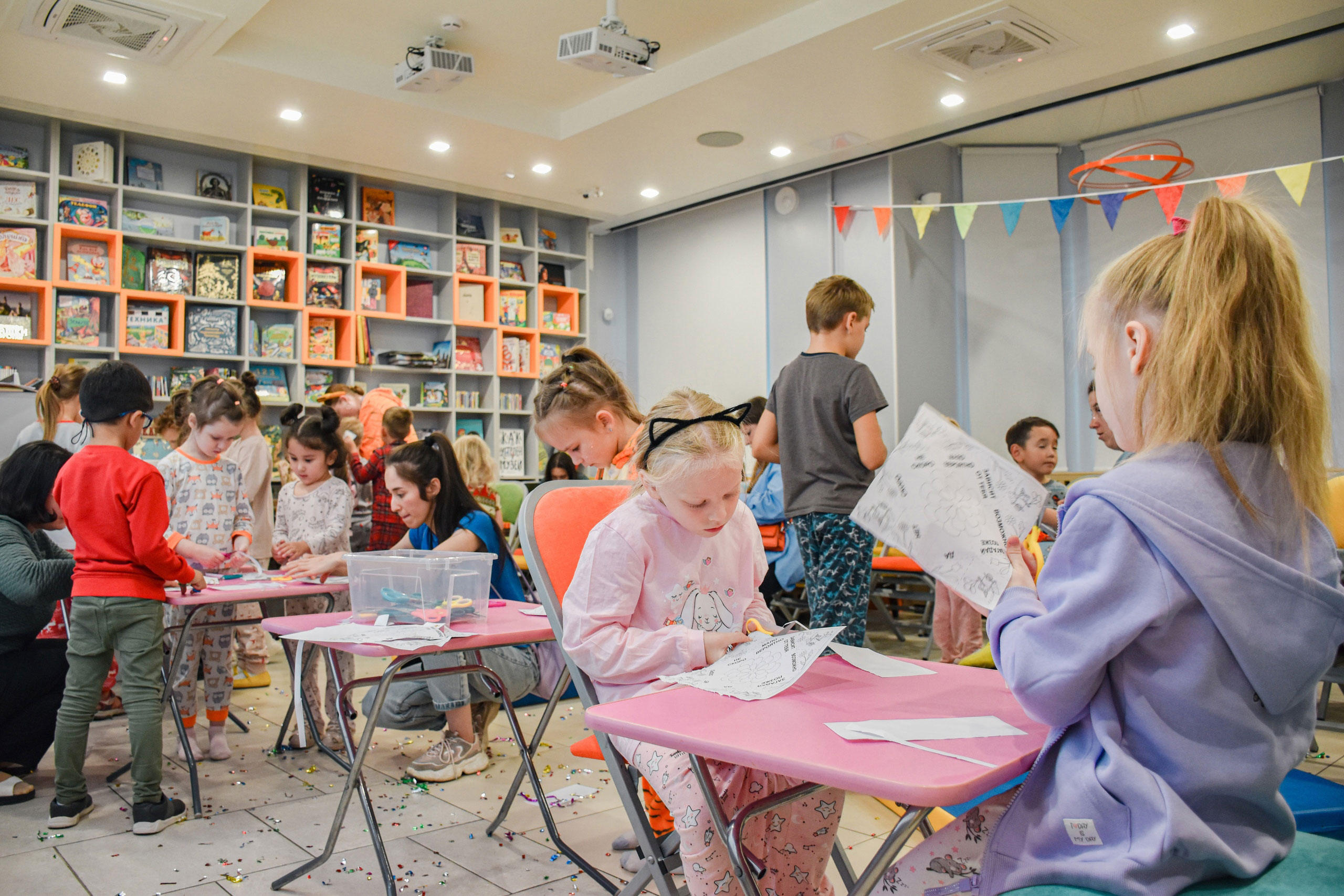 Библиотеке книжных героев 2 года!