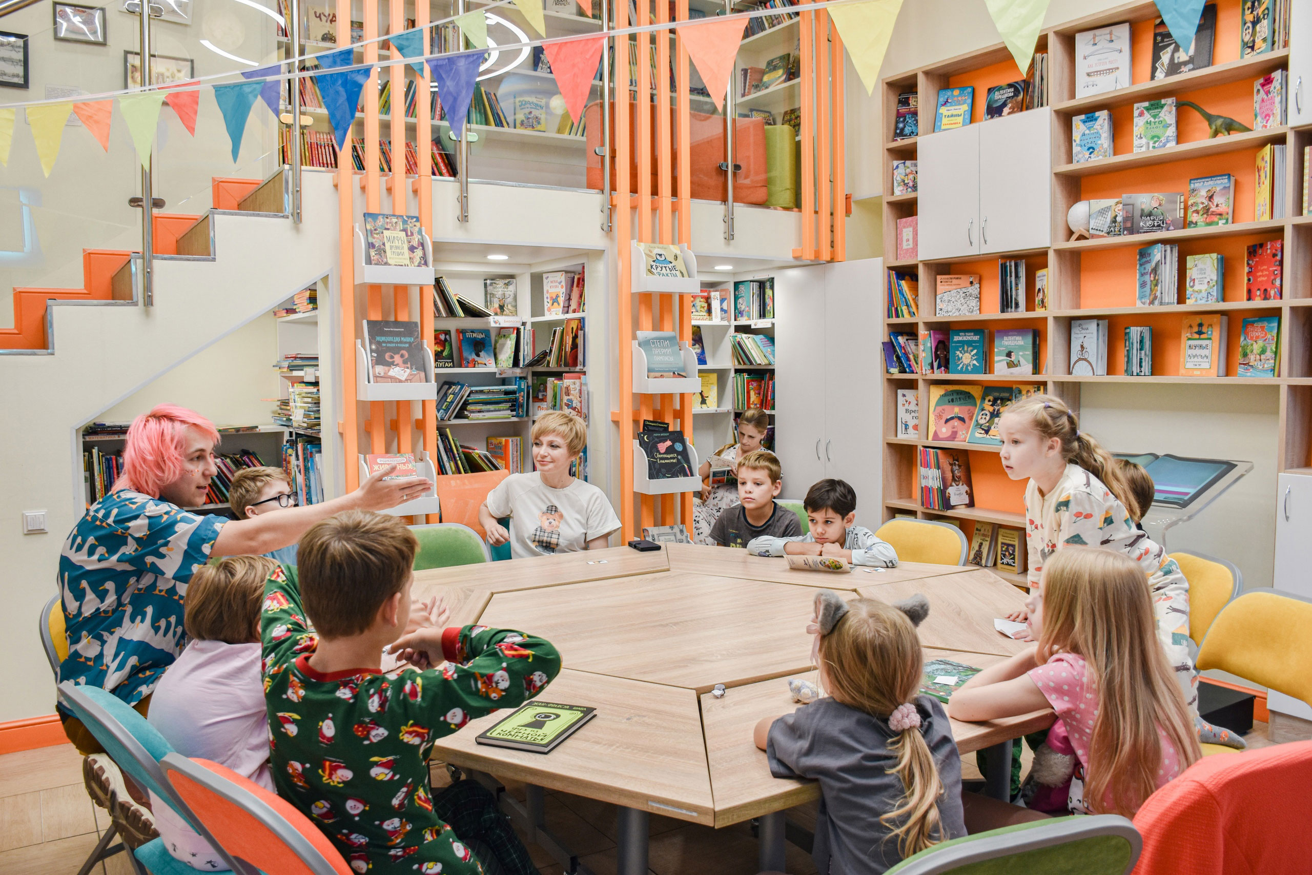 Библиотеке книжных героев 2 года!