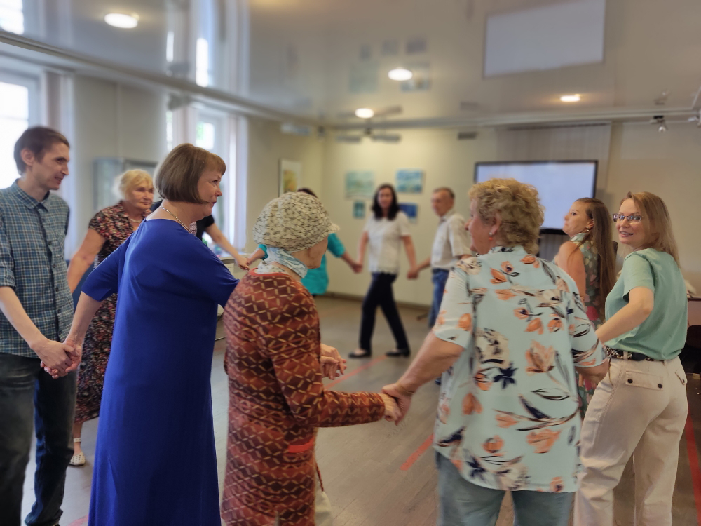 Встречи Альцгеймер-клуба «Незабудка» в библиотеке Кировских островов