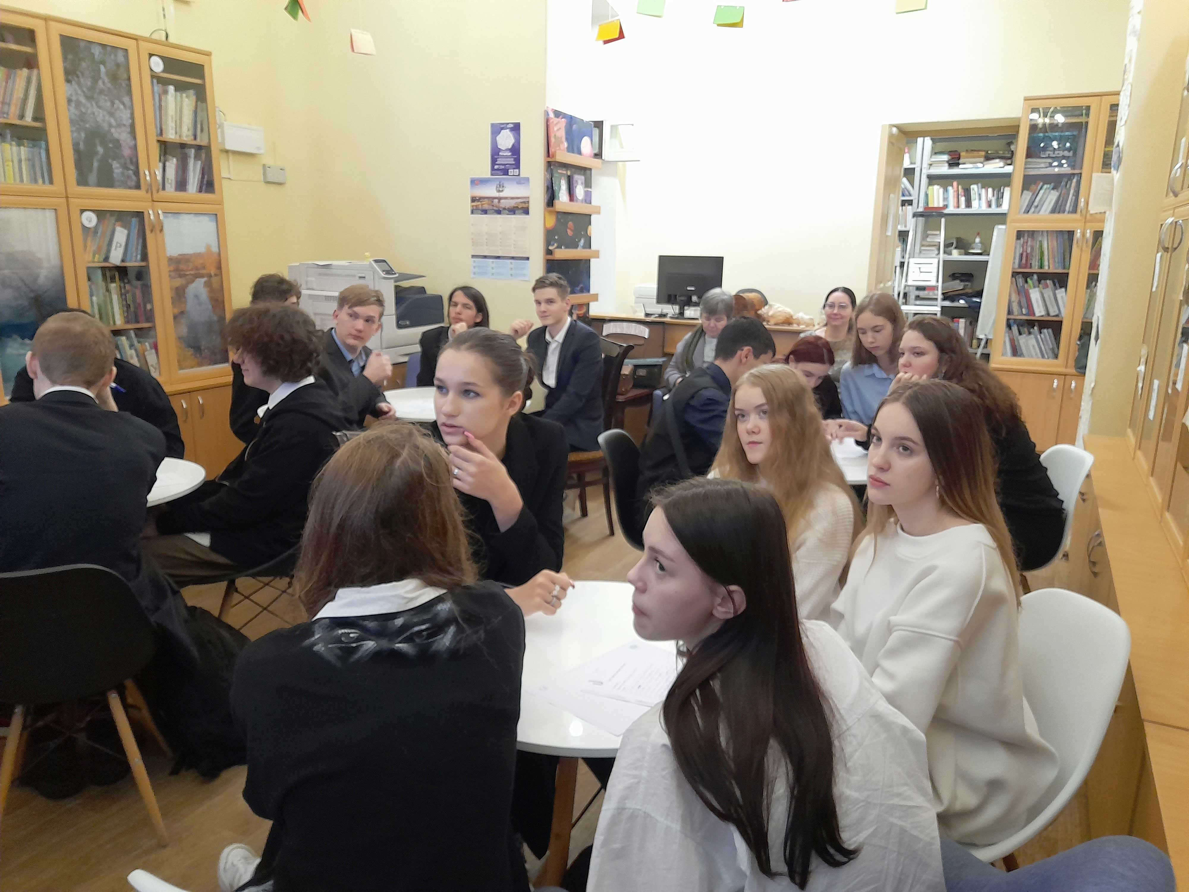 Квест-игра «Служба Отечеству» прошла в библиотеке