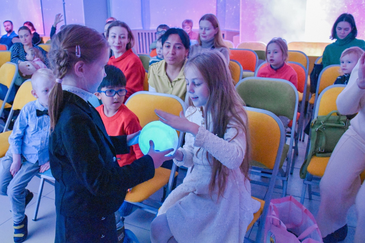 24 ноября в рамах проекта «Современные детские писатели России» в Библиотеке книжных героев состоялась творческая встреча с писательницей Натальей Песочинской