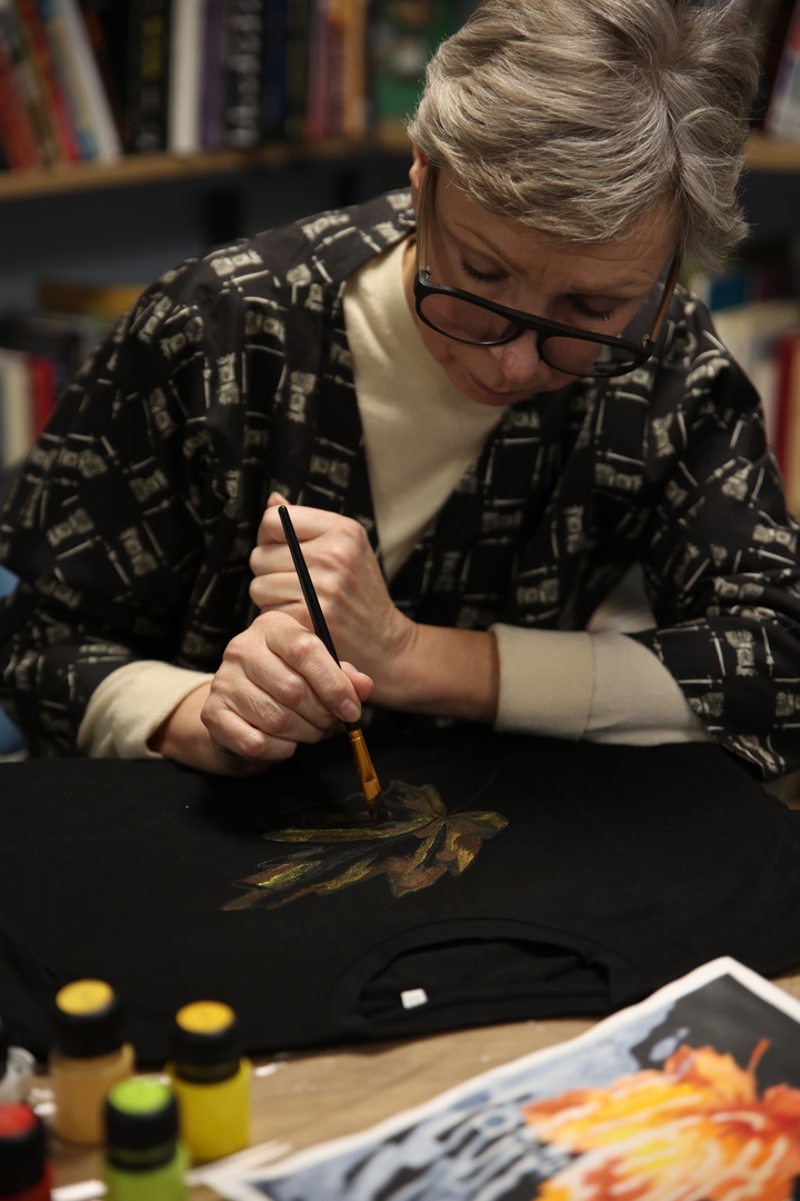 Мастер-класс по кастомизации футболок в Библиотеке на Карповке