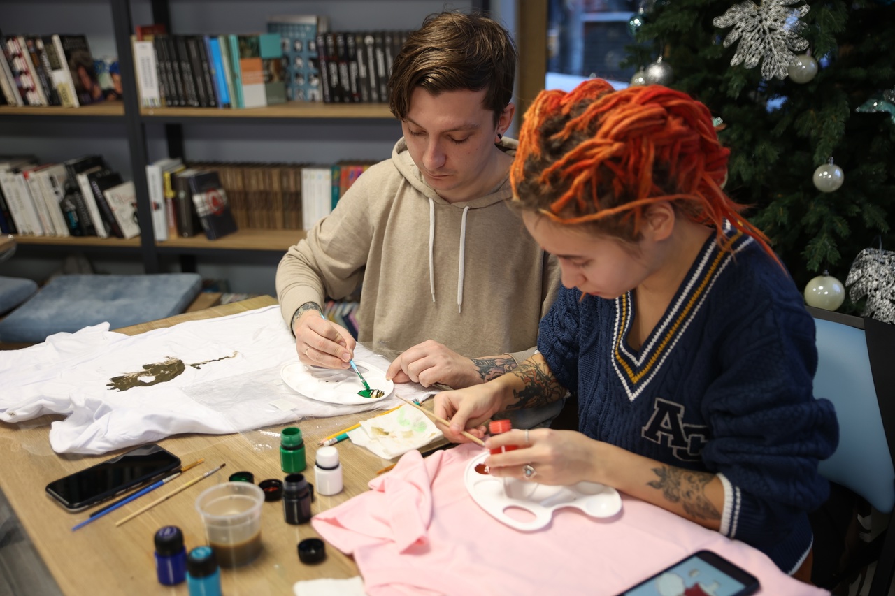 Мастер-класс по кастомизации футболок в Библиотеке на Карповке