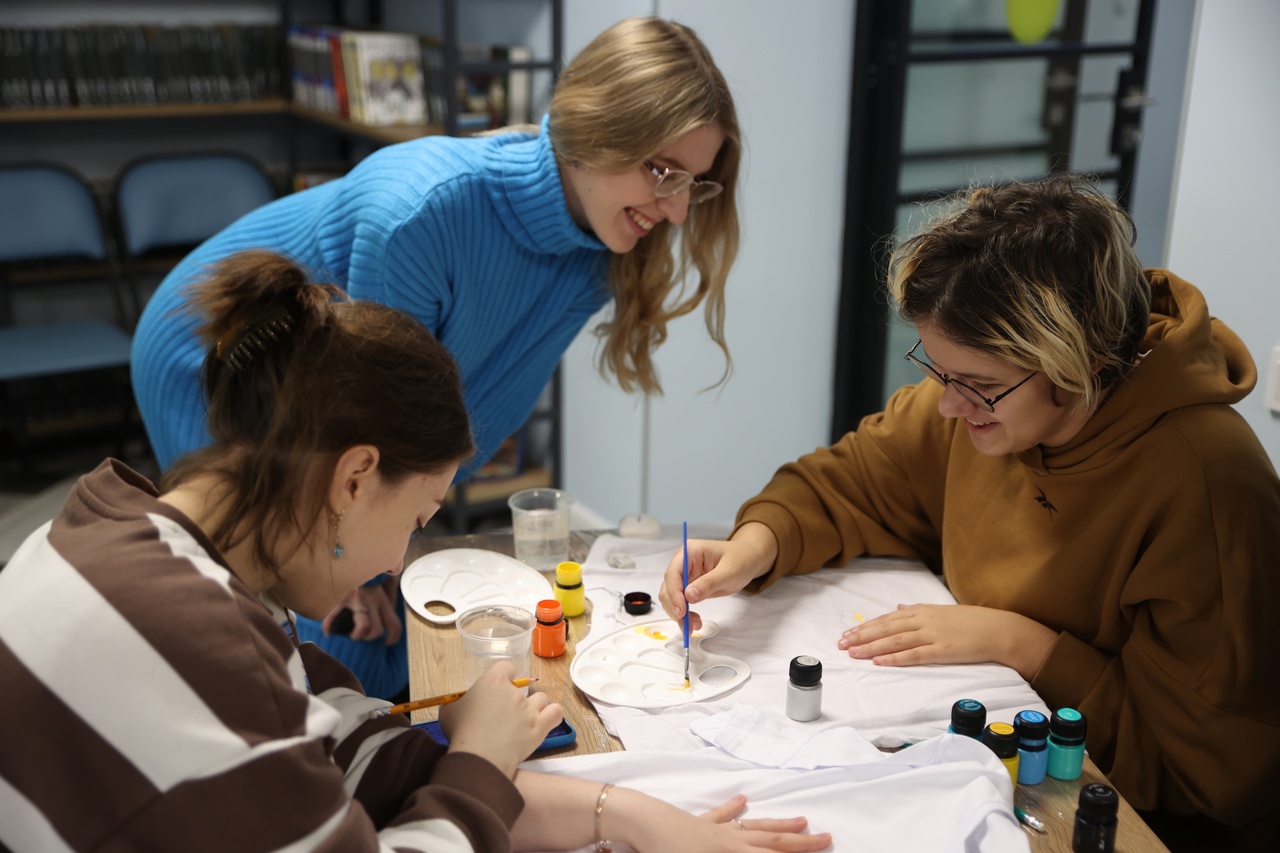 Мастер-класс по кастомизации футболок в Библиотеке на Карповке