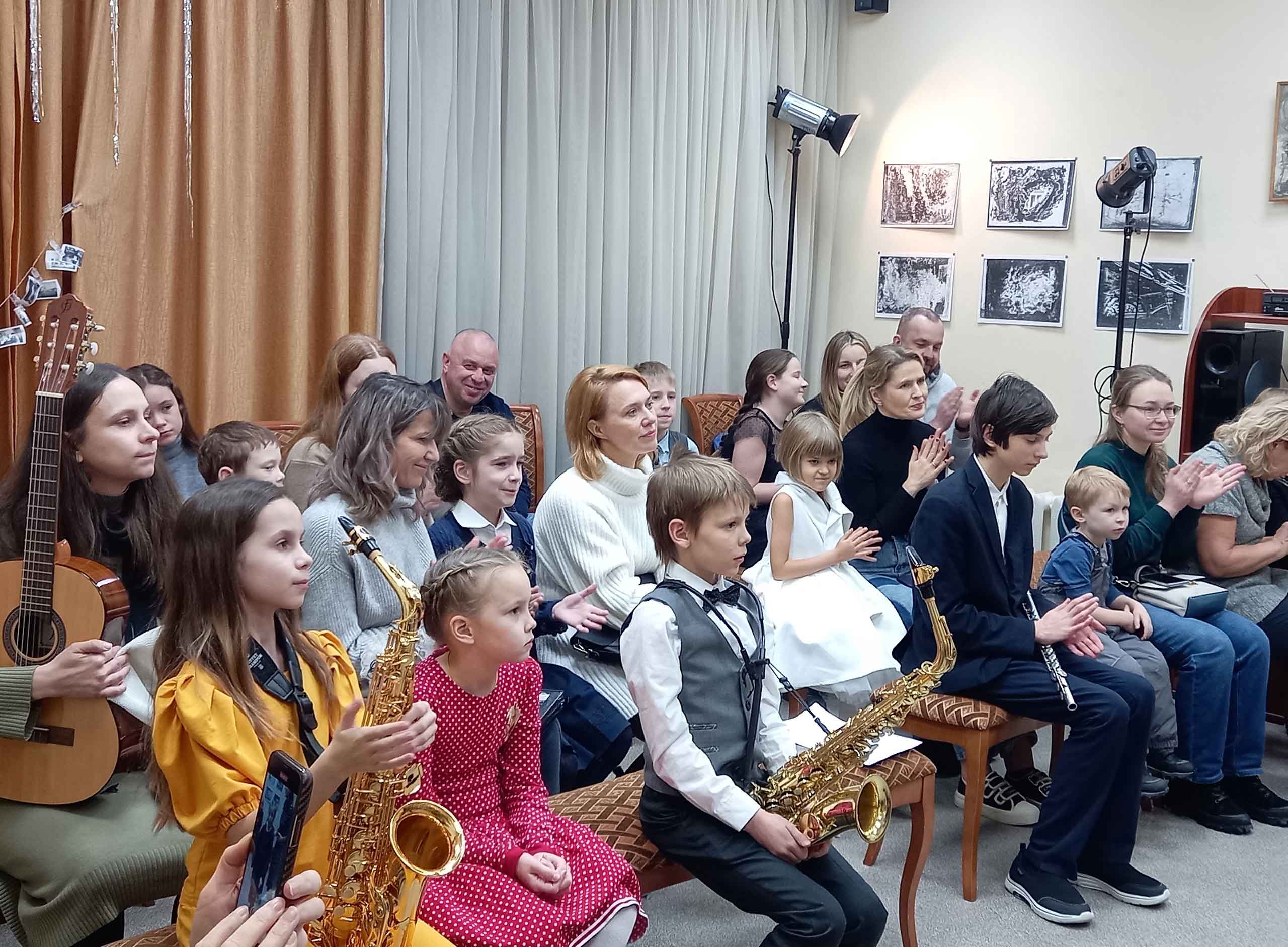 В Центральной районной детской библиотеке звучала праздничная музыка