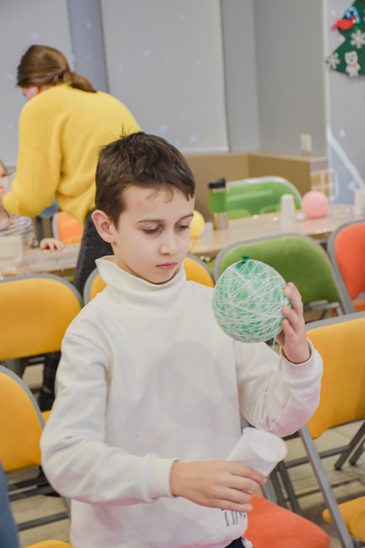 В Библиотеке книжных героев изучили новогодний путеводитель